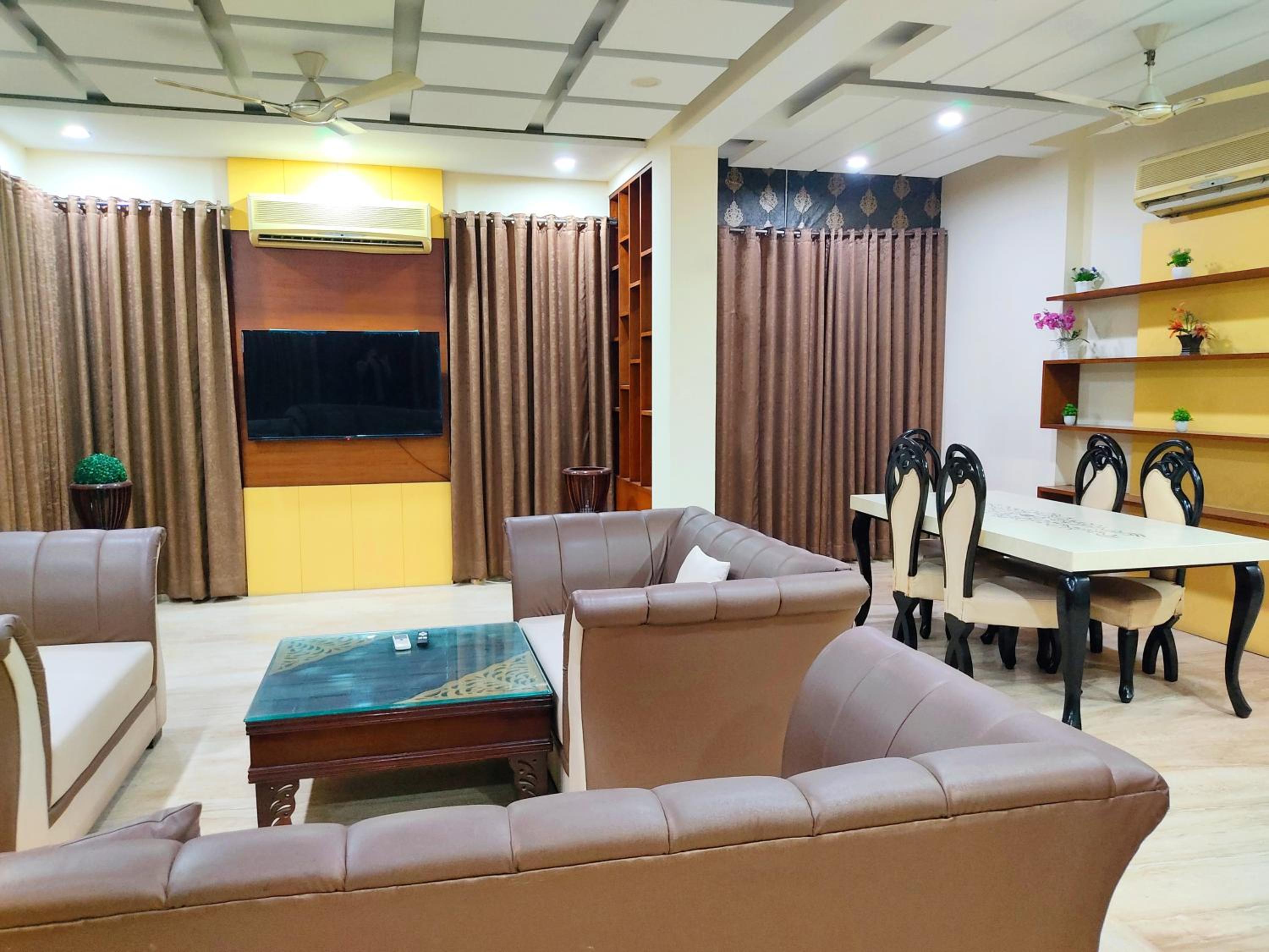 When In Gurgaon - 3 BHK MEDANTA MEDICITY 3 Mins Drive, FORTIS 5 Mins Drive view 4