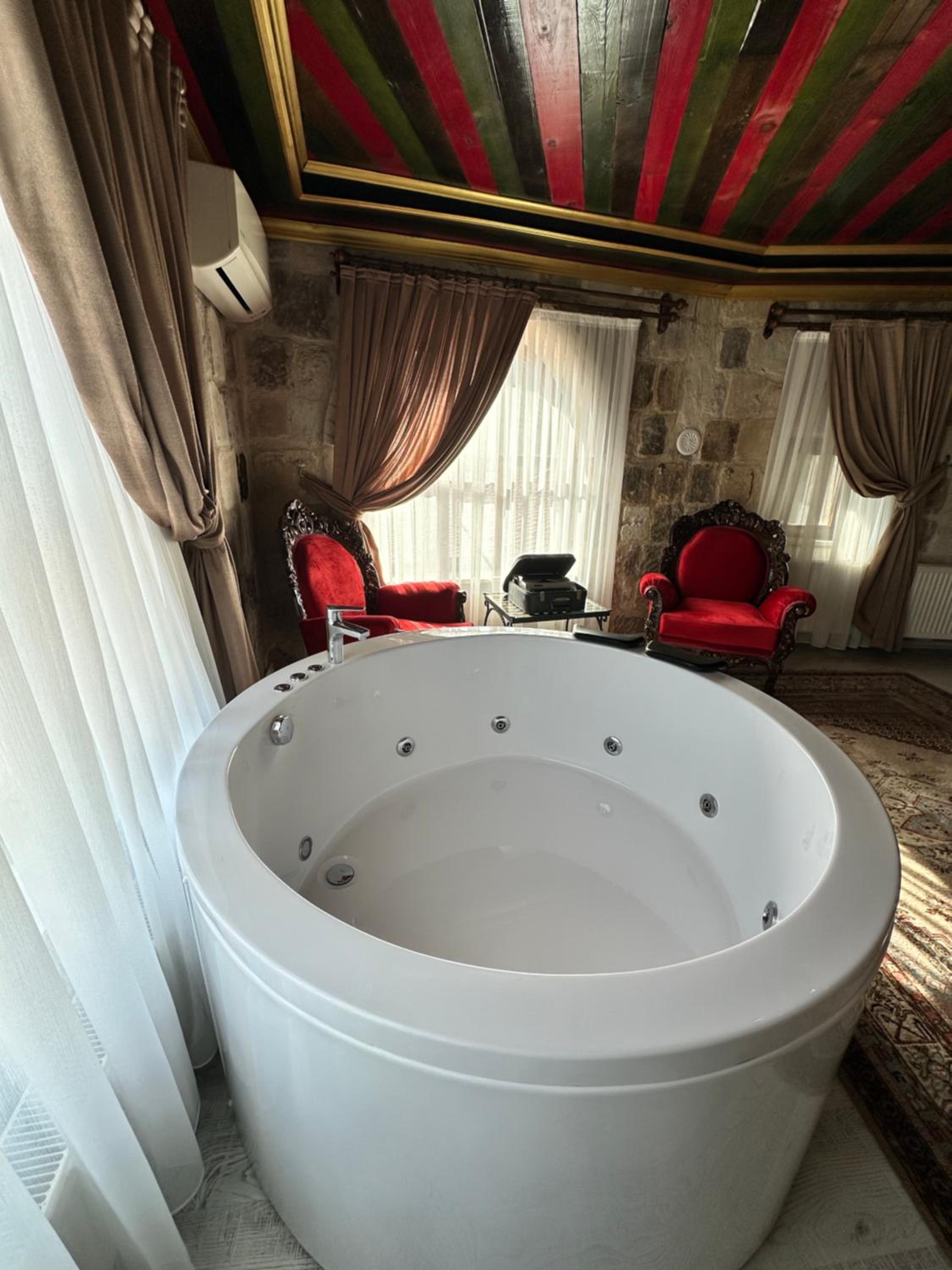 Bedrock Cave Hotel - Image 134