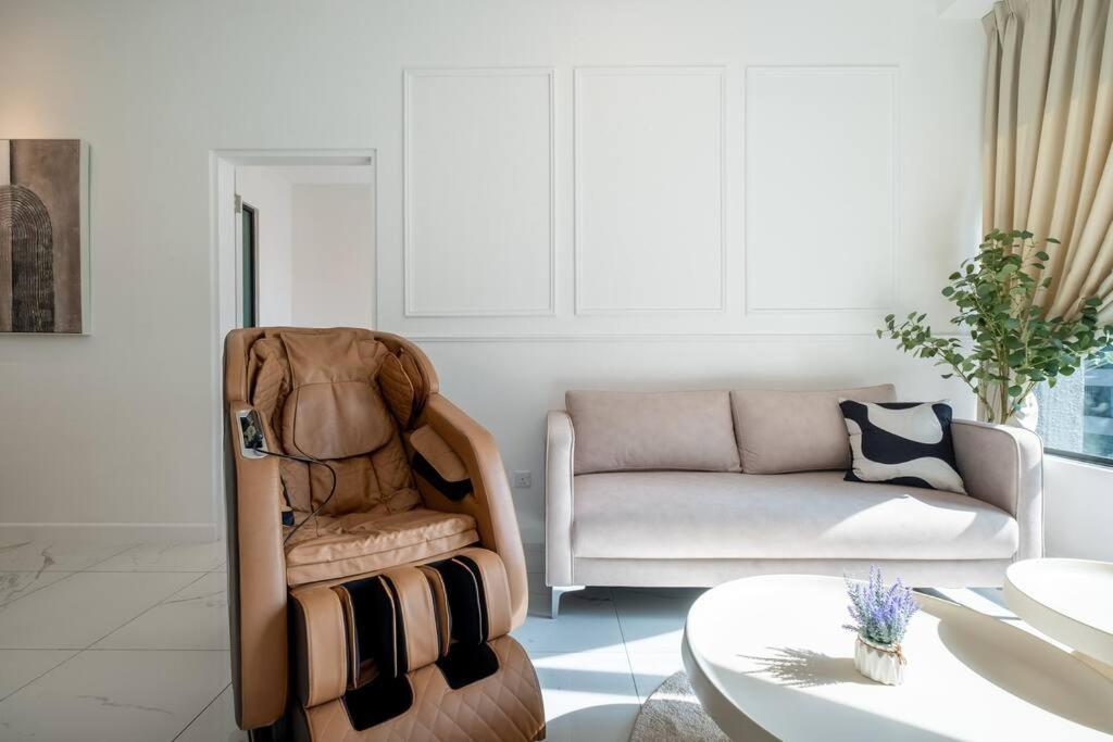 Cubic Botanical Massage Chair 3BR8Pax MidValley