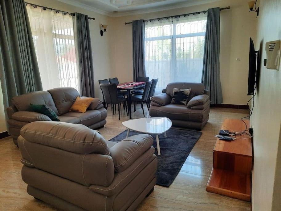 Ellyz Home Stay view 4