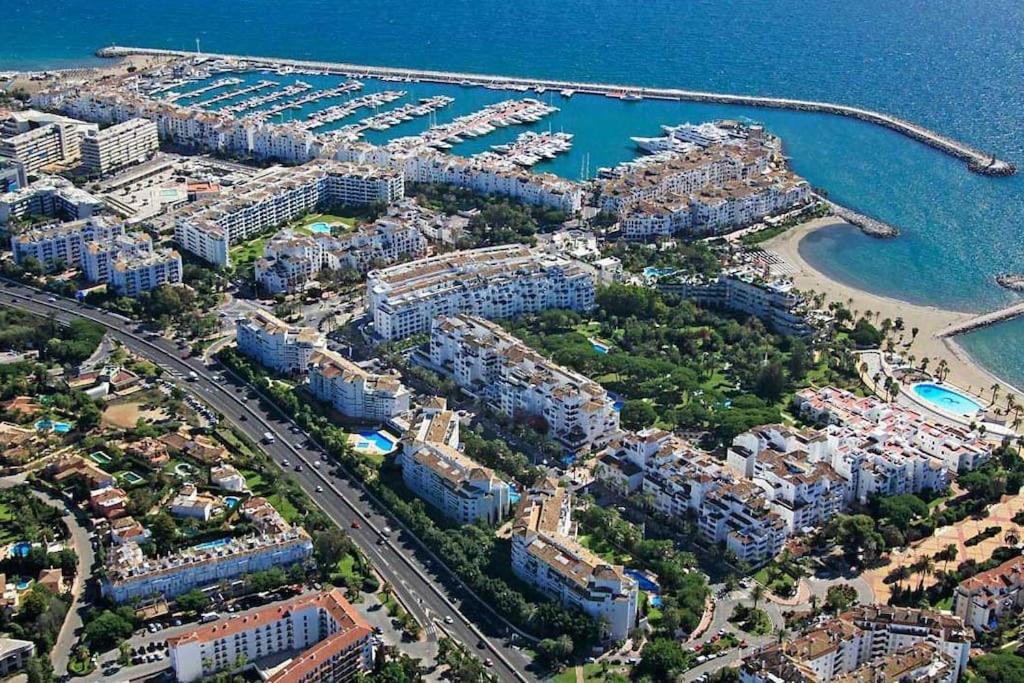 banus elegant modern studio