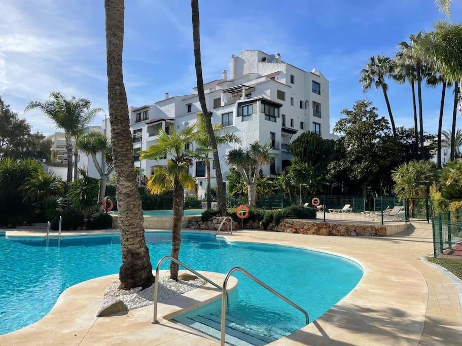 banus elegant modern studio