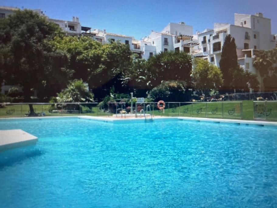 banus elegant modern studio