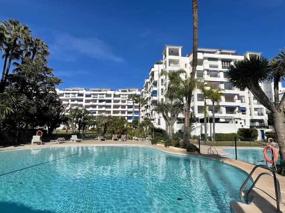 banus elegant modern studio
