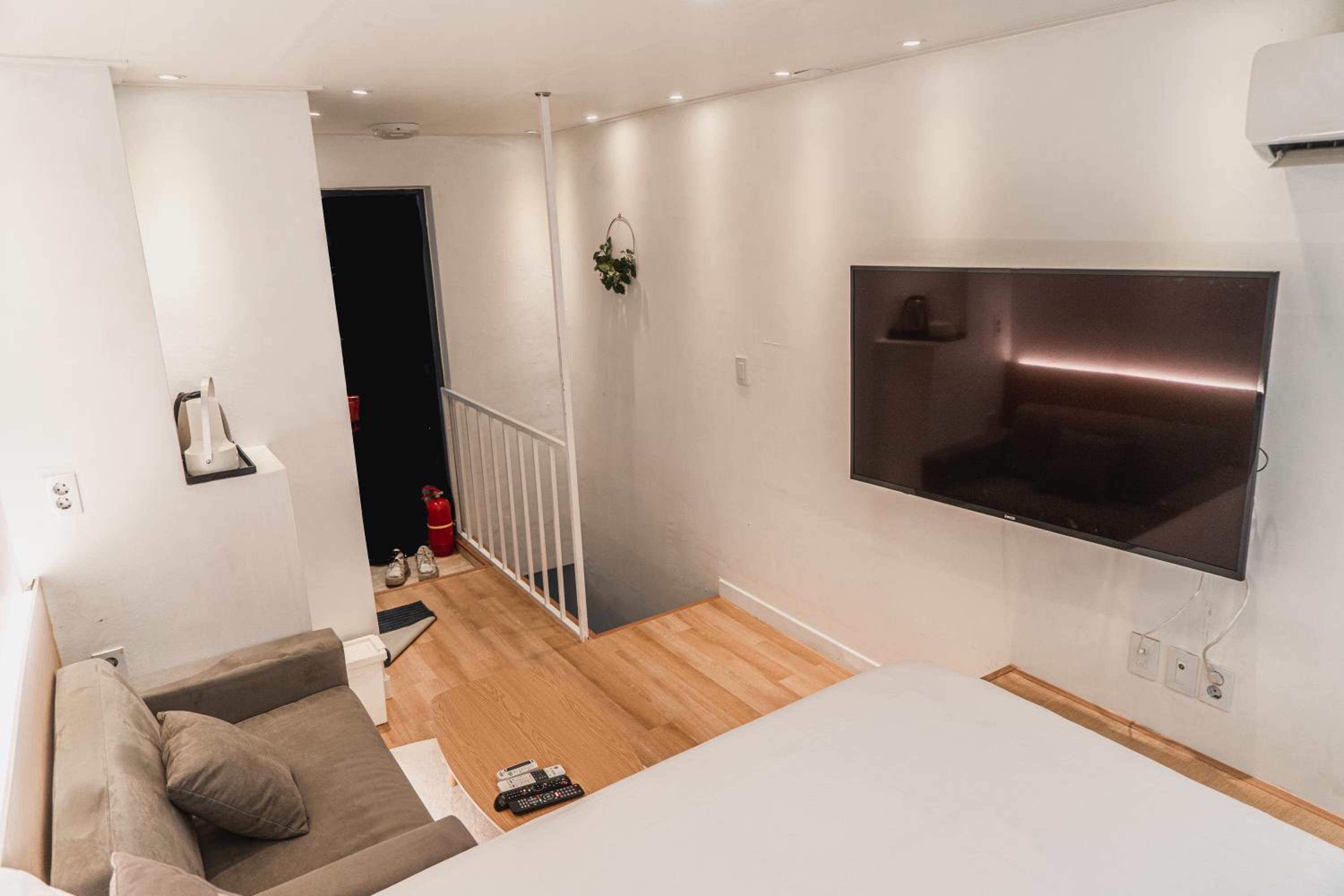 Myeongdong Artmonstay