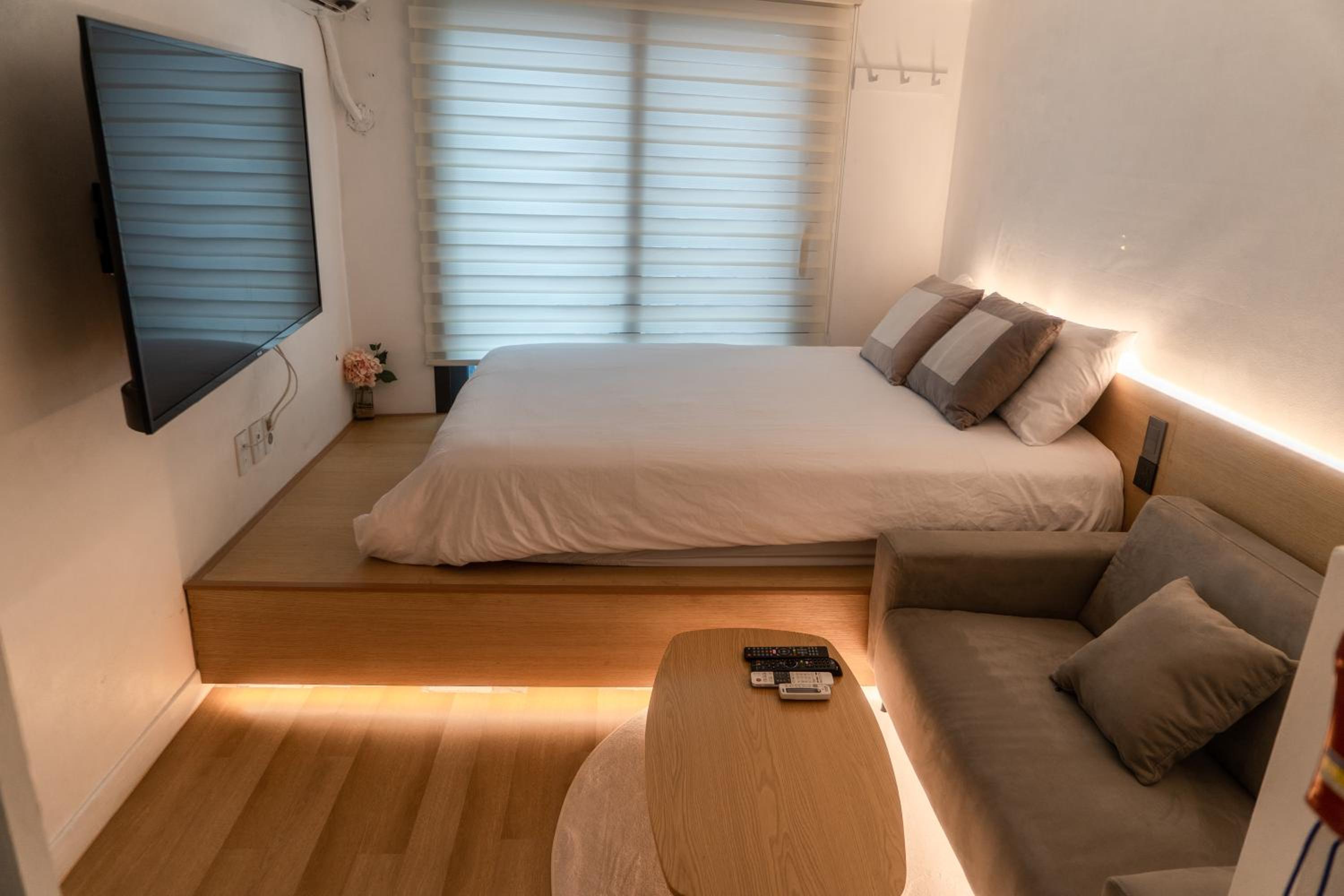 Myeongdong Artmonstay