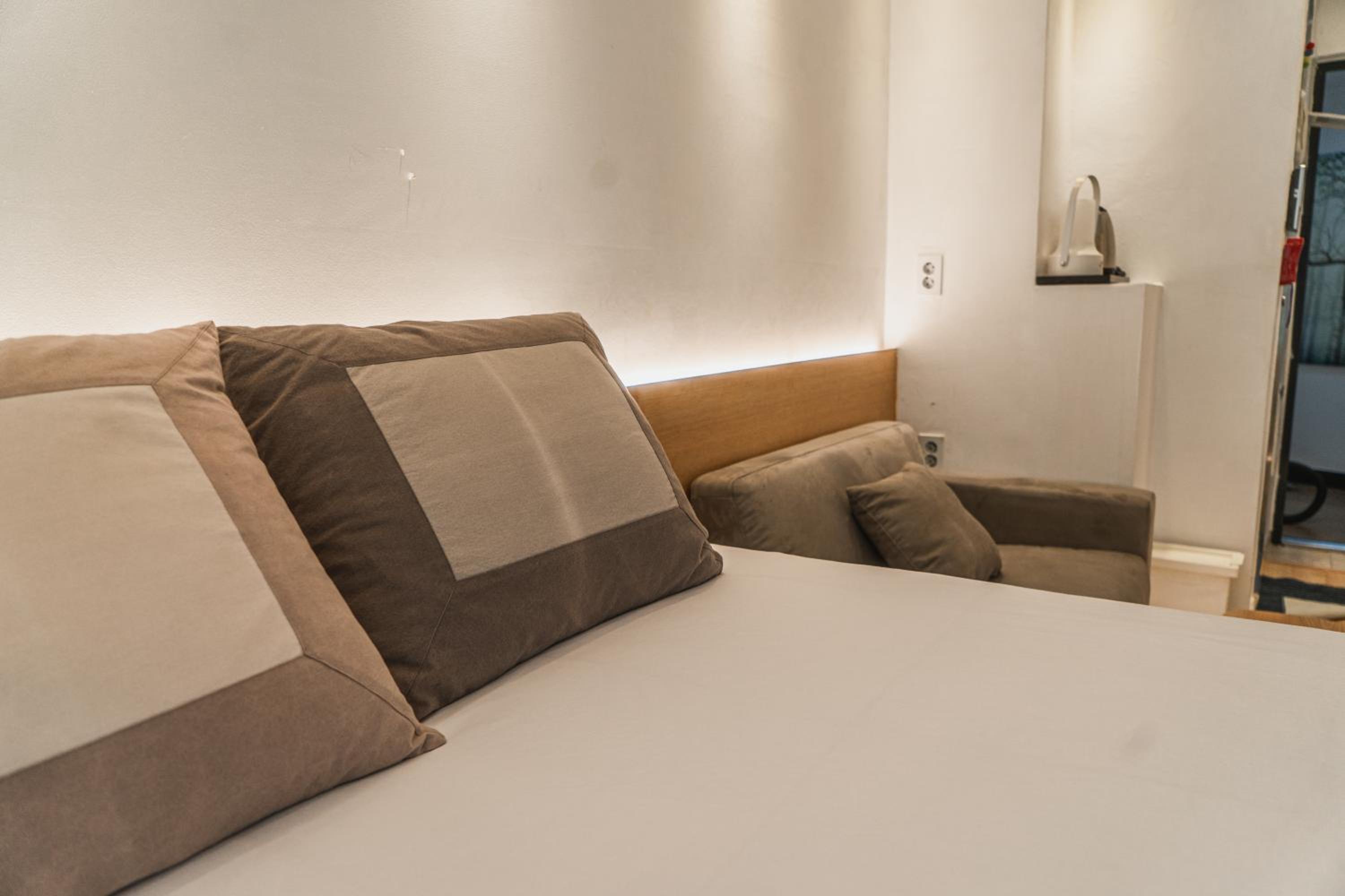 Myeongdong Artmonstay