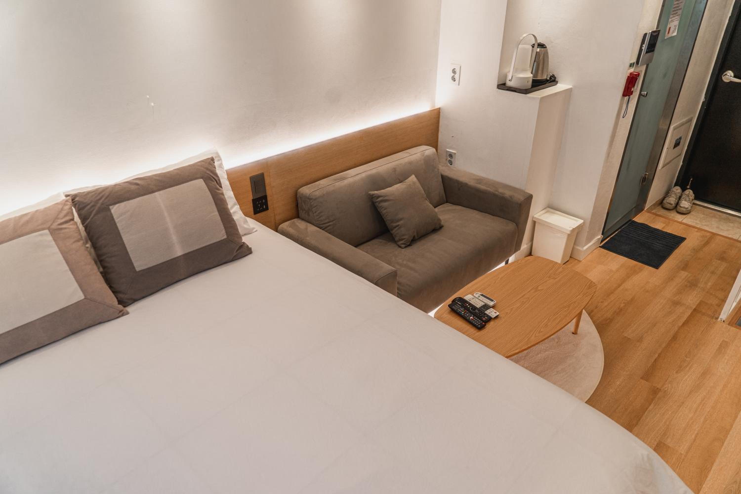 Myeongdong Artmonstay