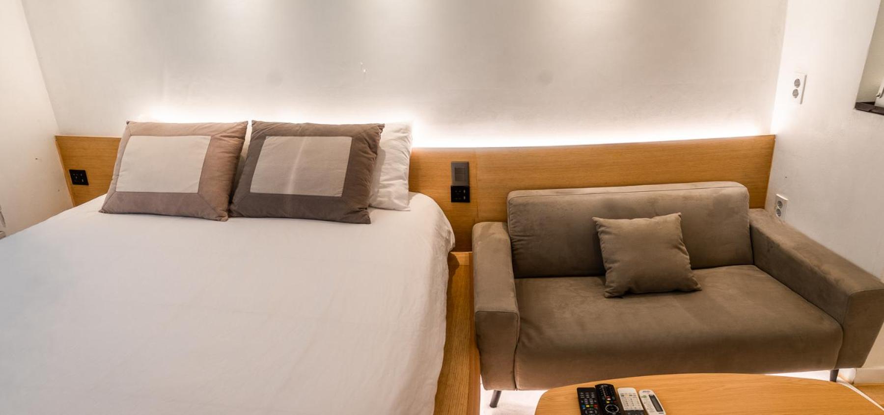 Myeongdong Artmonstay