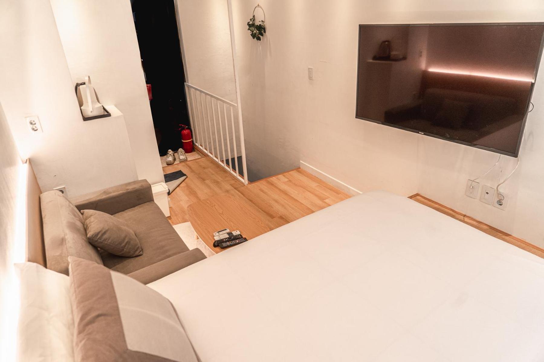 Myeongdong Artmonstay