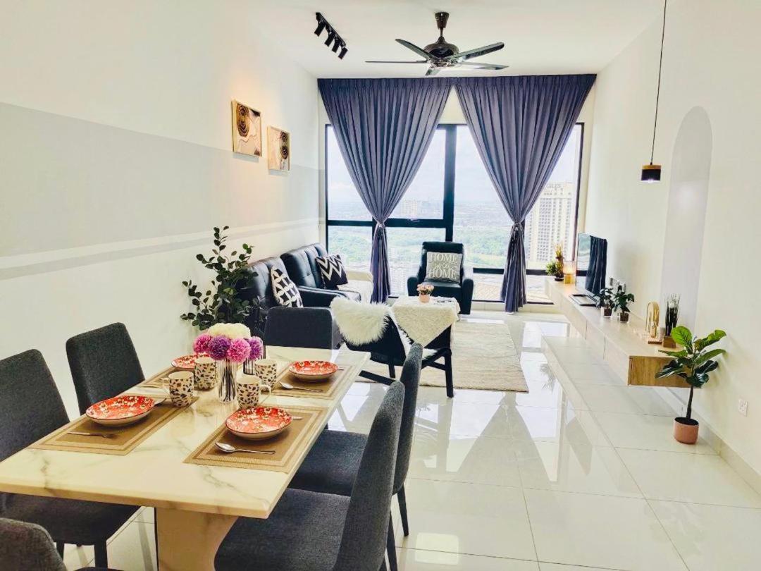 Mosaic Residence Mid Valley South Key BY R9 Homestay