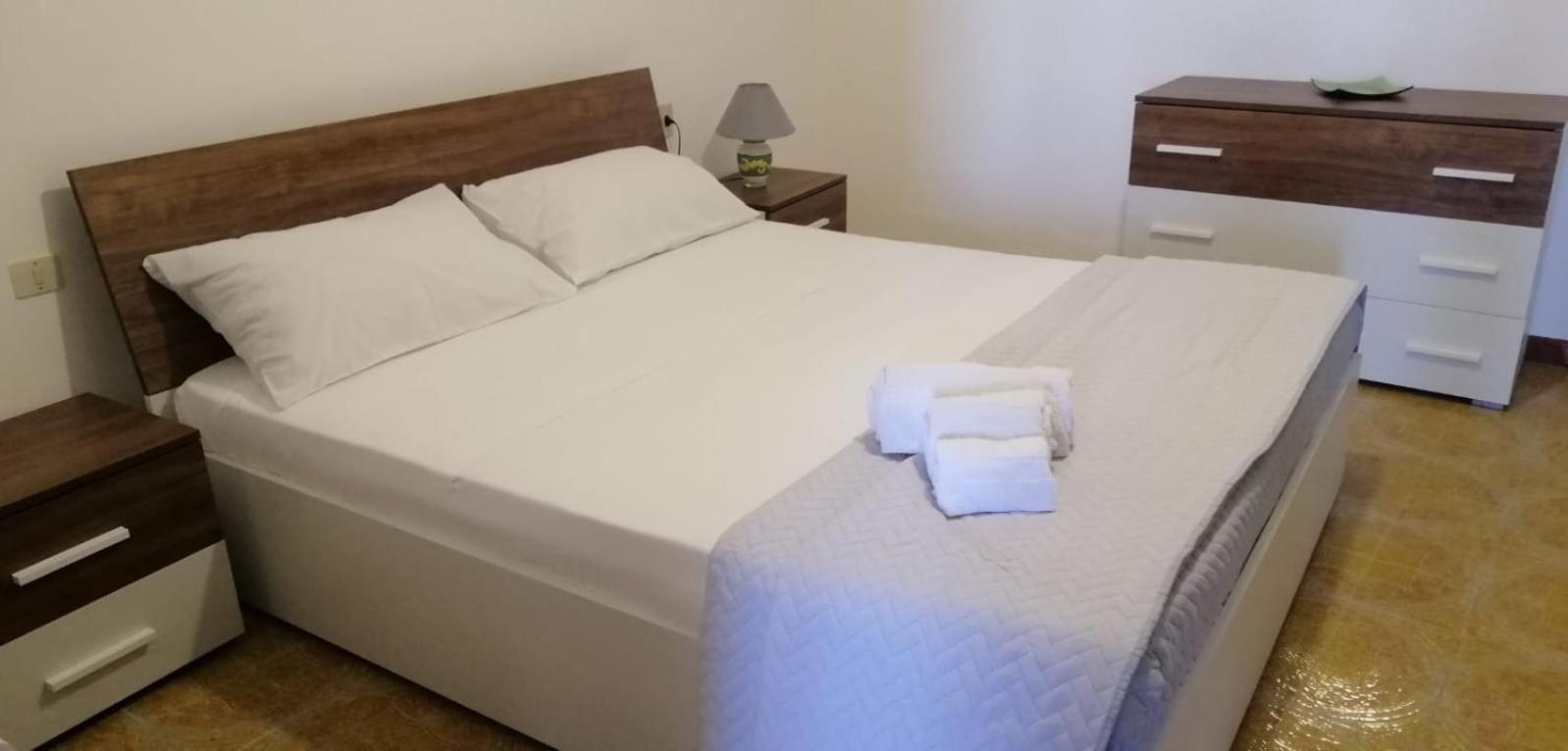 Vista Mare Marina Trappeto en Trappeto — bedroom