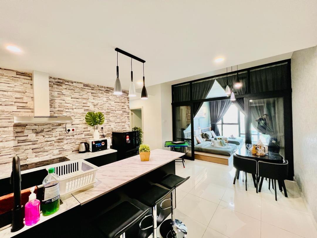 Mosaic Residence Mid Valley South Key BY R9 Homestay