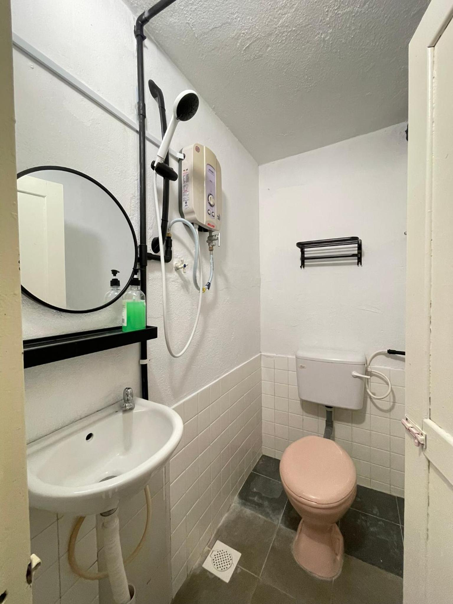 Muslim Homestay Teluk Intan ( Hotel Style Room ) by Mr Homestay photo 7