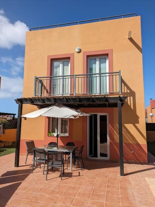Luxury Villa with heated pool in Corralejo