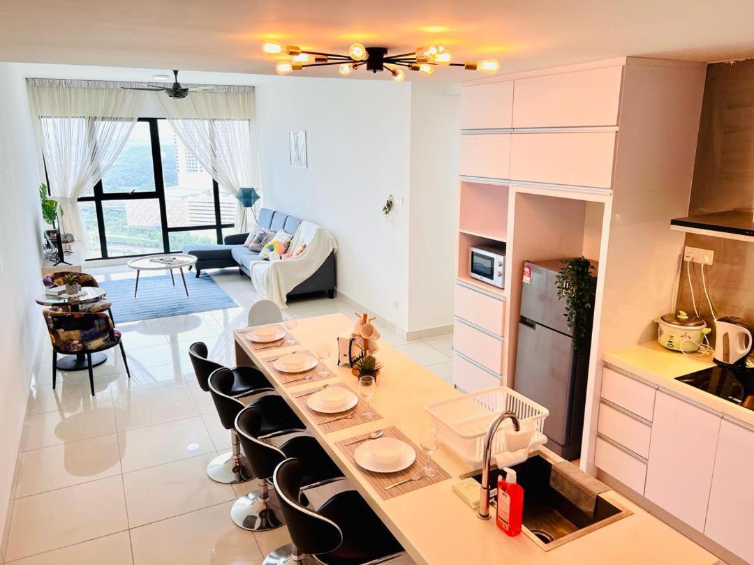 Mosaic Residence Mid Valley South Key BY R9 Homestay