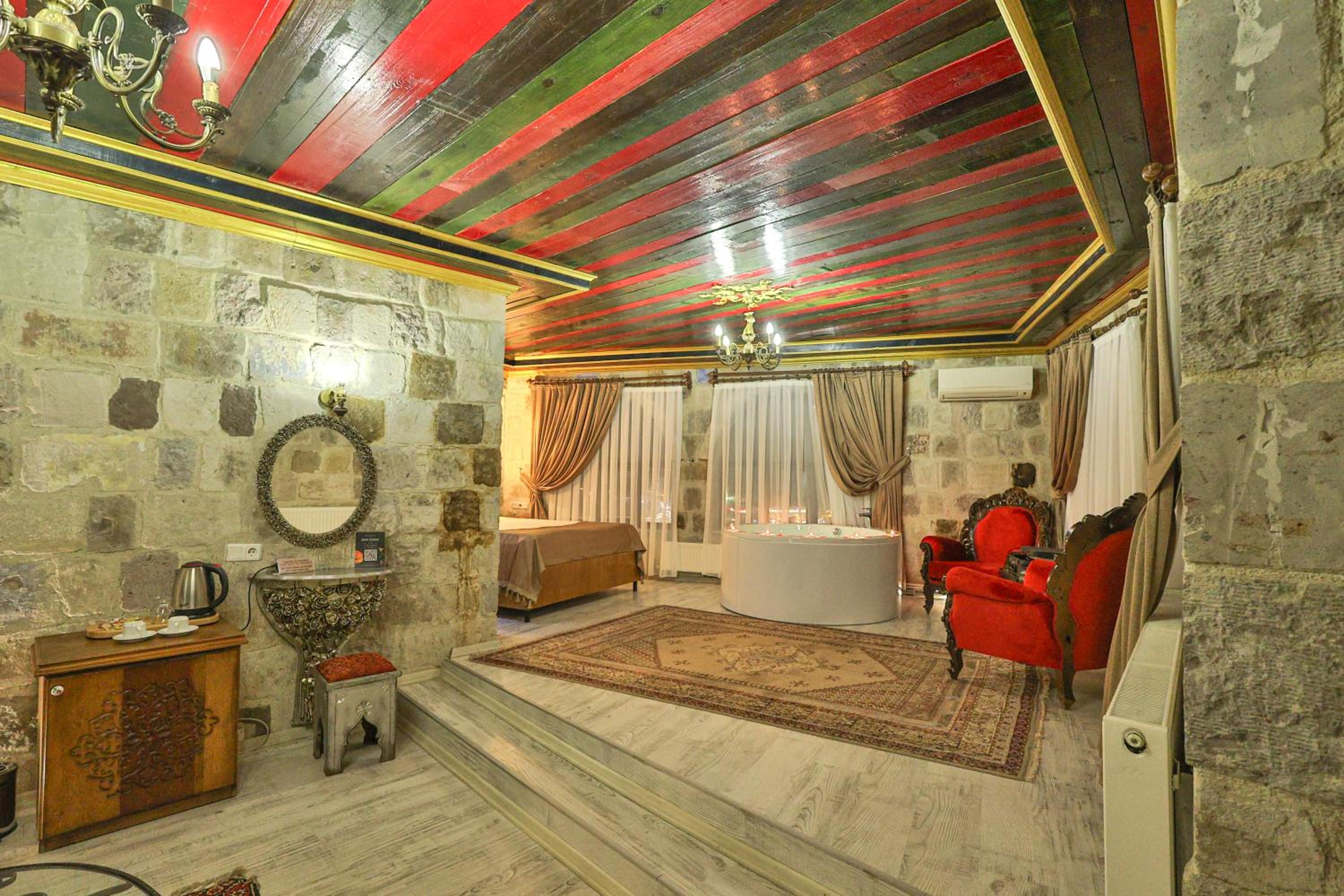 Bedrock Cave Hotel - Image 6