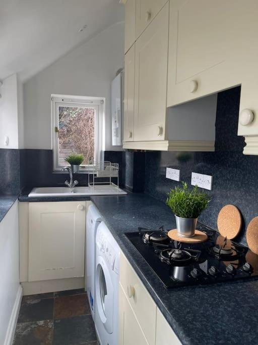 Grade II listed cottage - Free Parking view 5