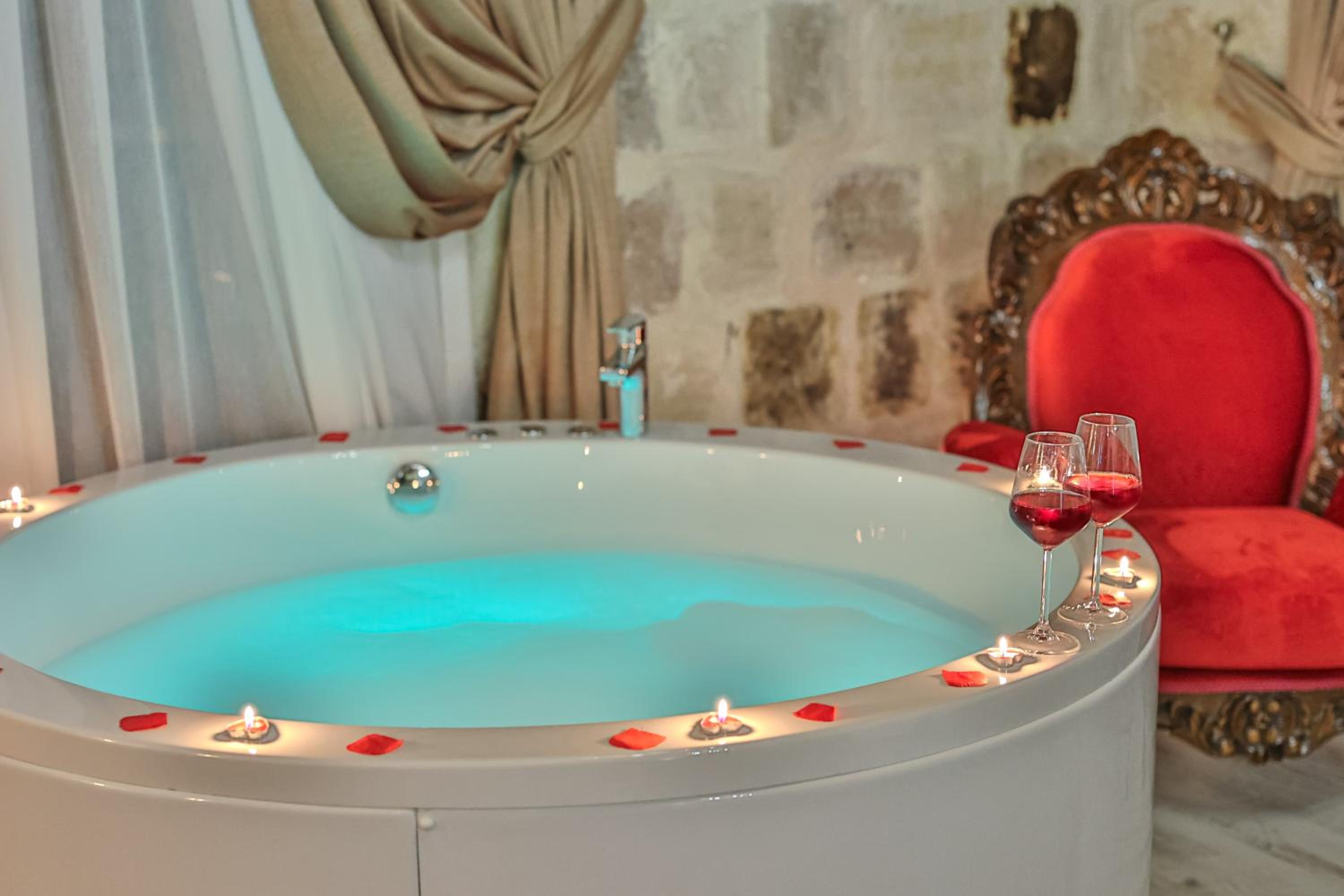 Bedrock Cave Hotel - Image 10