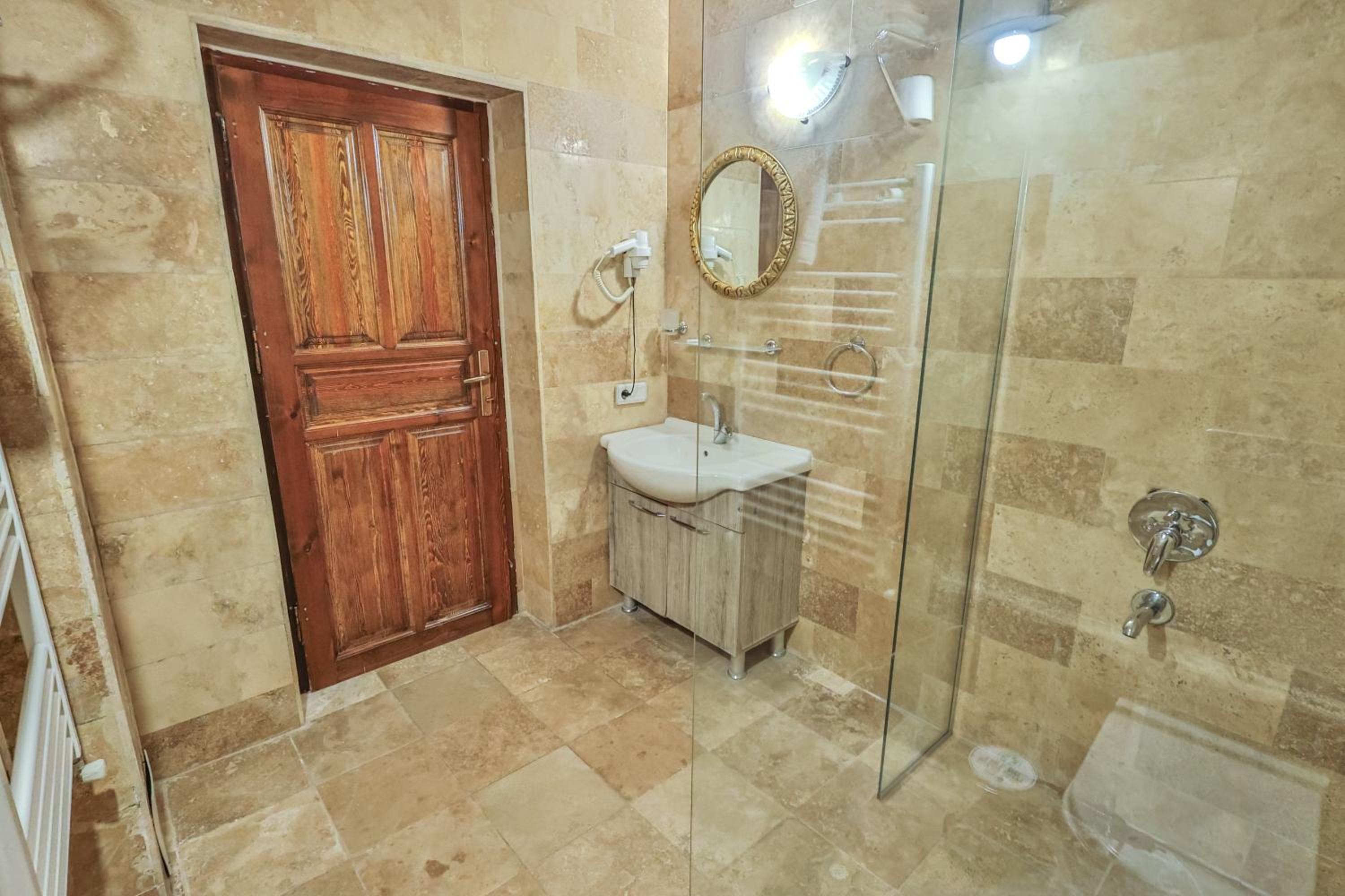 Bedrock Cave Hotel - Image 13