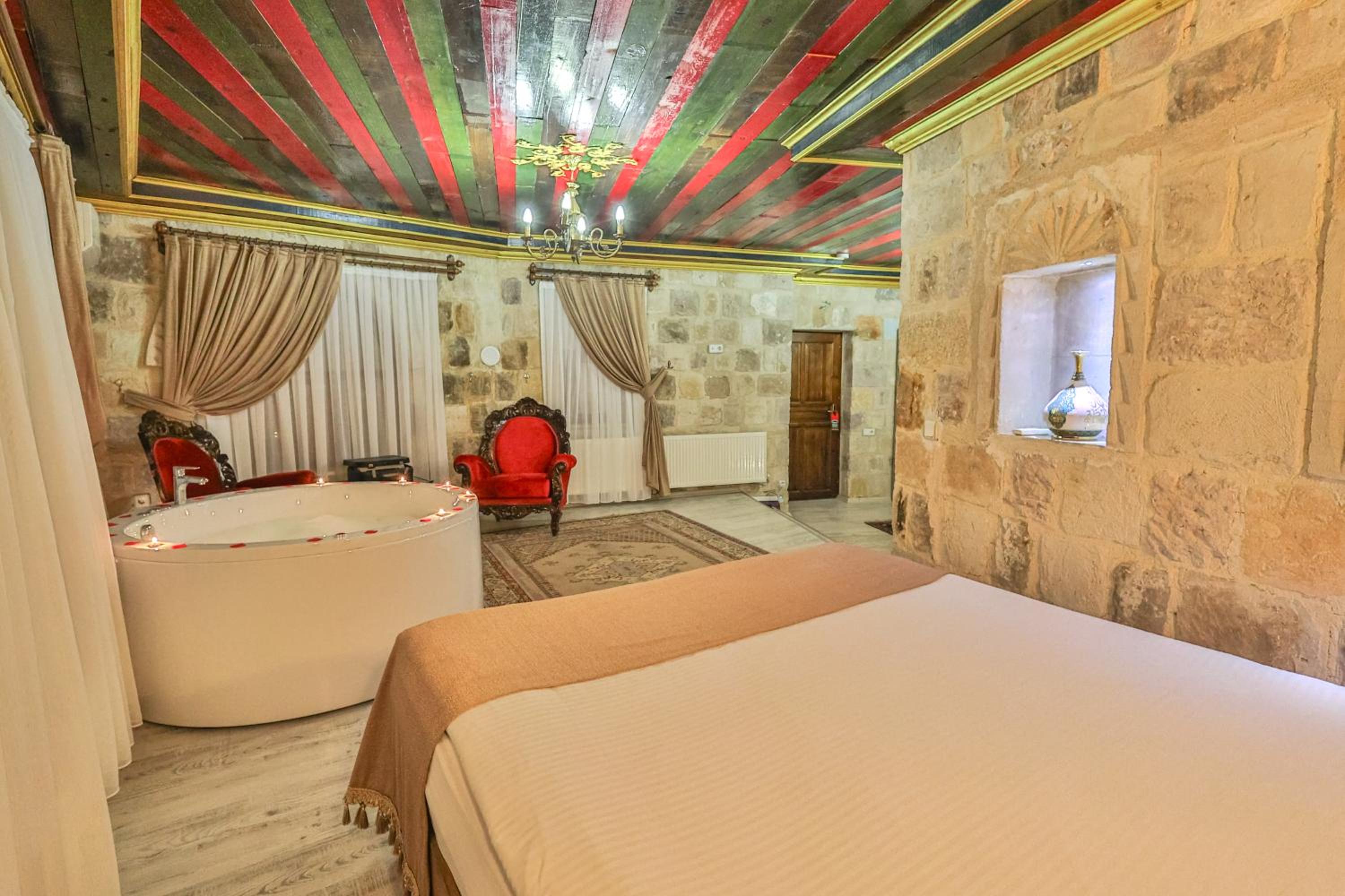 Bedrock Cave Hotel - Image 16