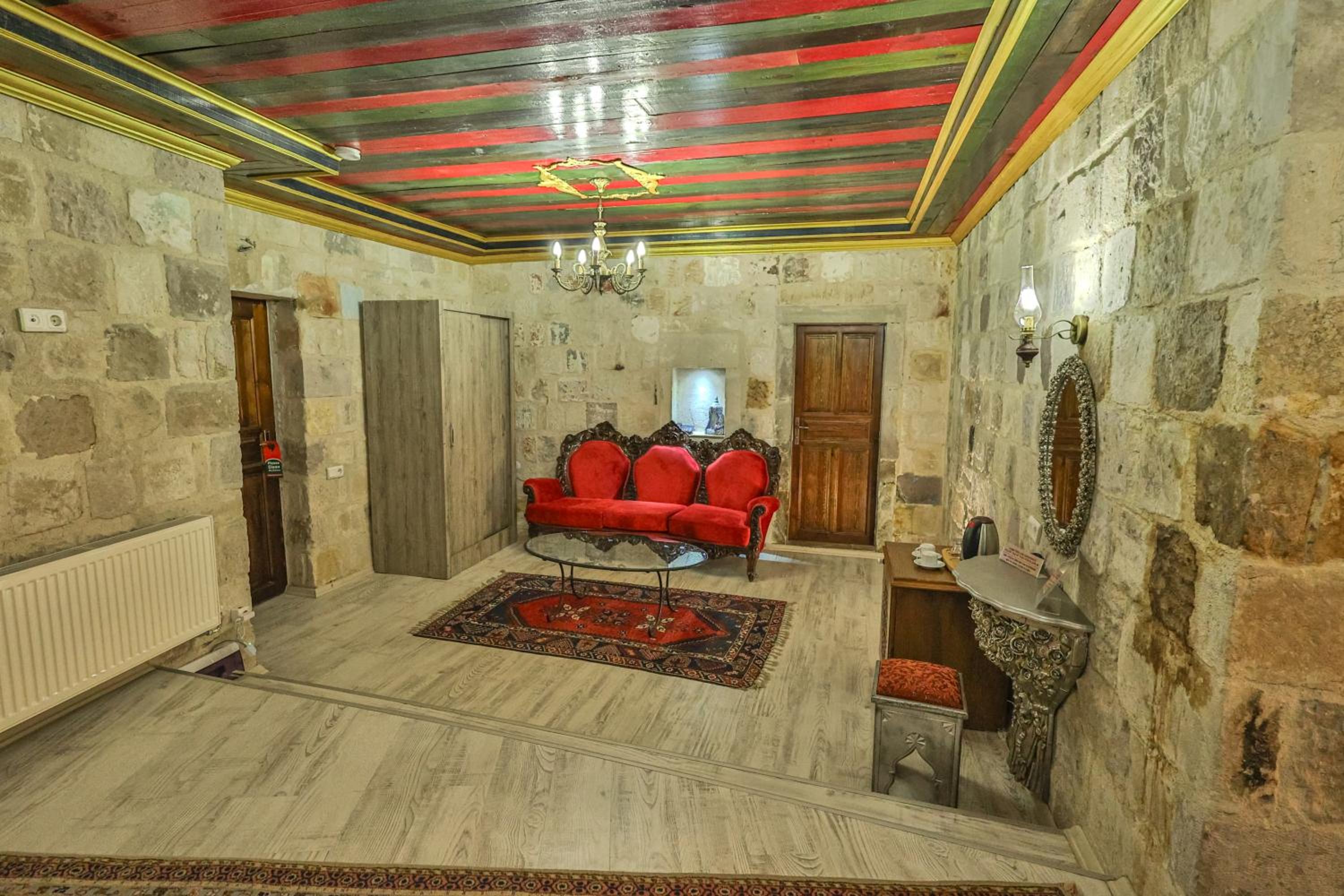 Bedrock Cave Hotel - Image 14