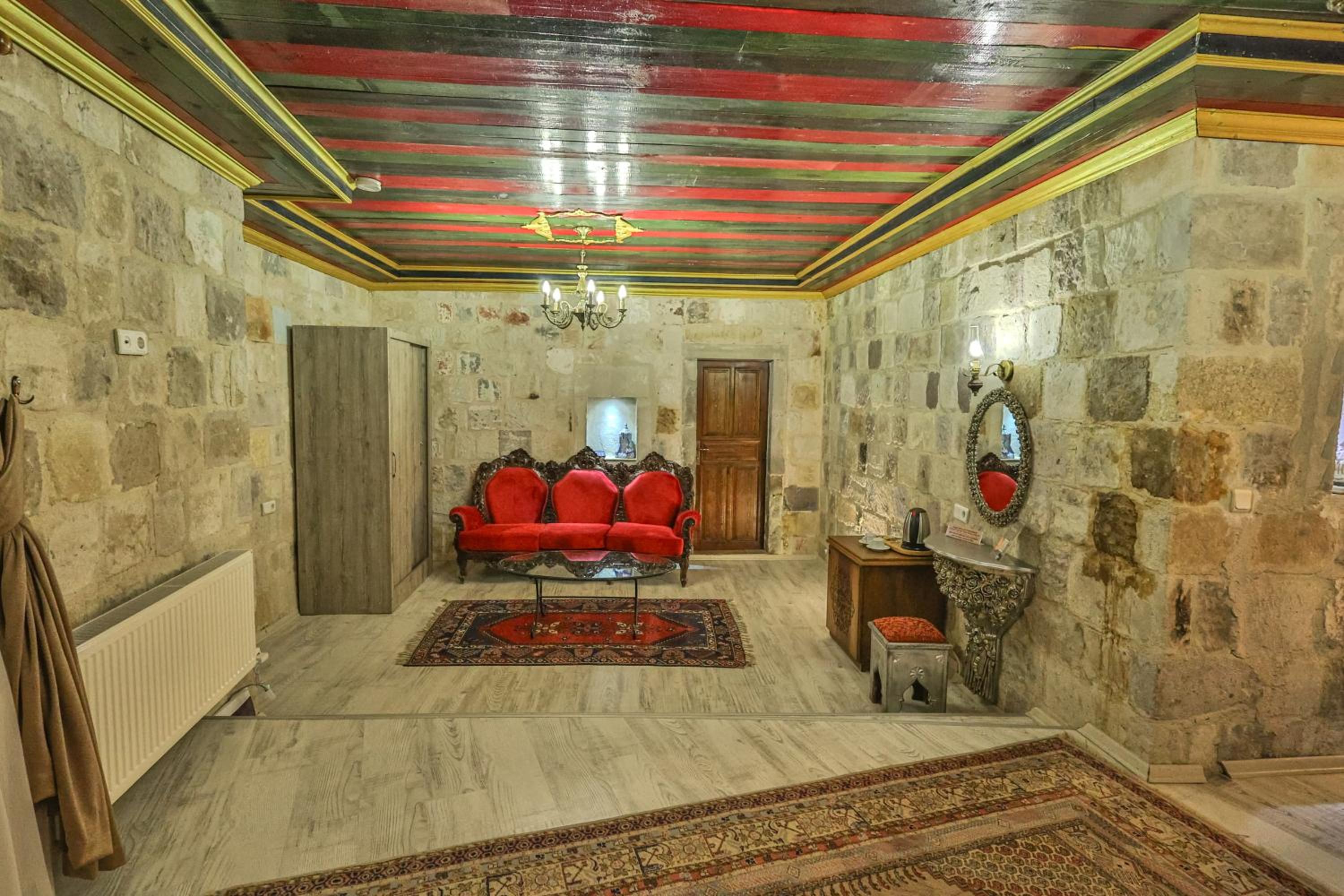 Bedrock Cave Hotel - Image 15