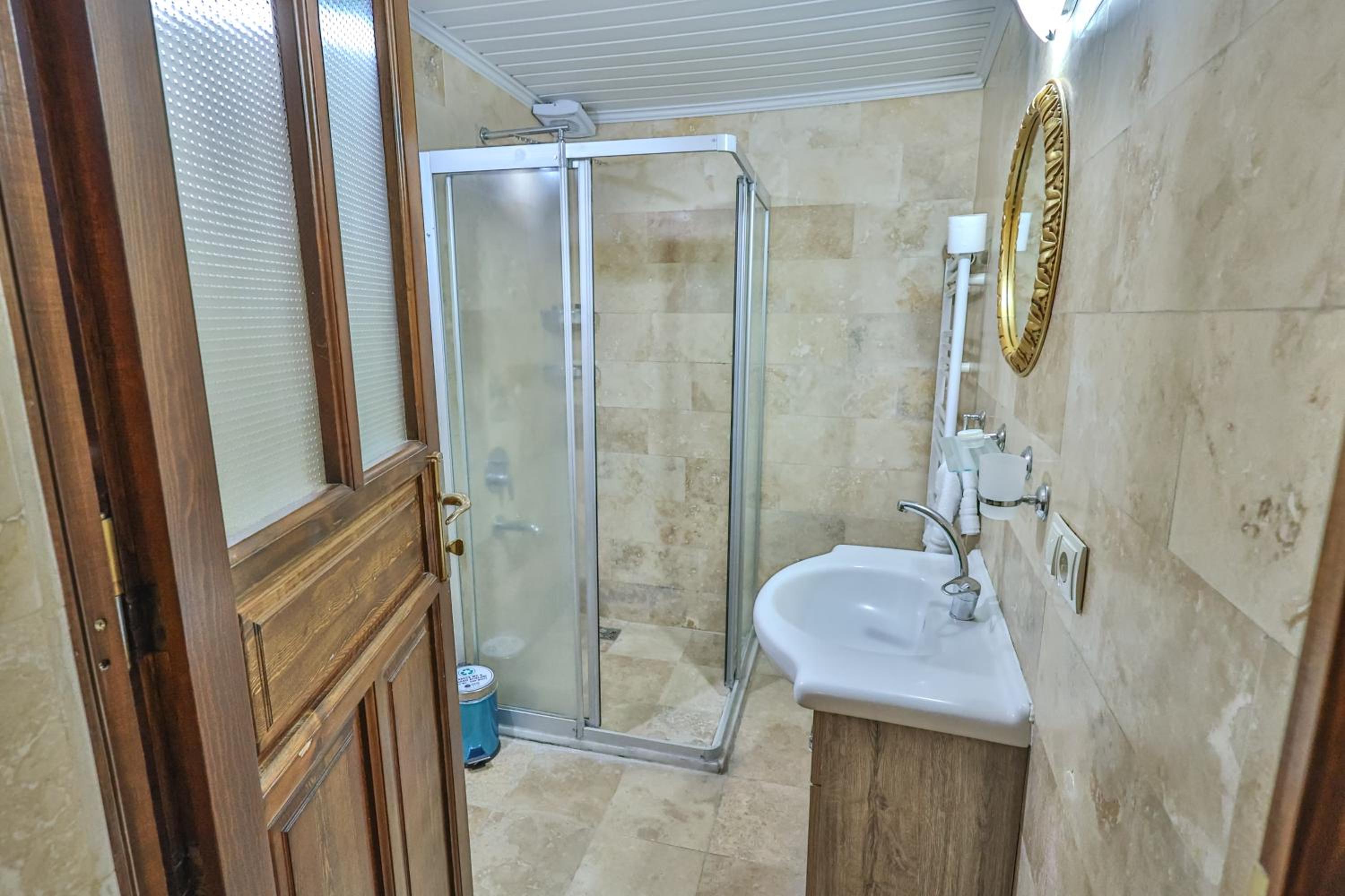 Bedrock Cave Hotel - Image 17