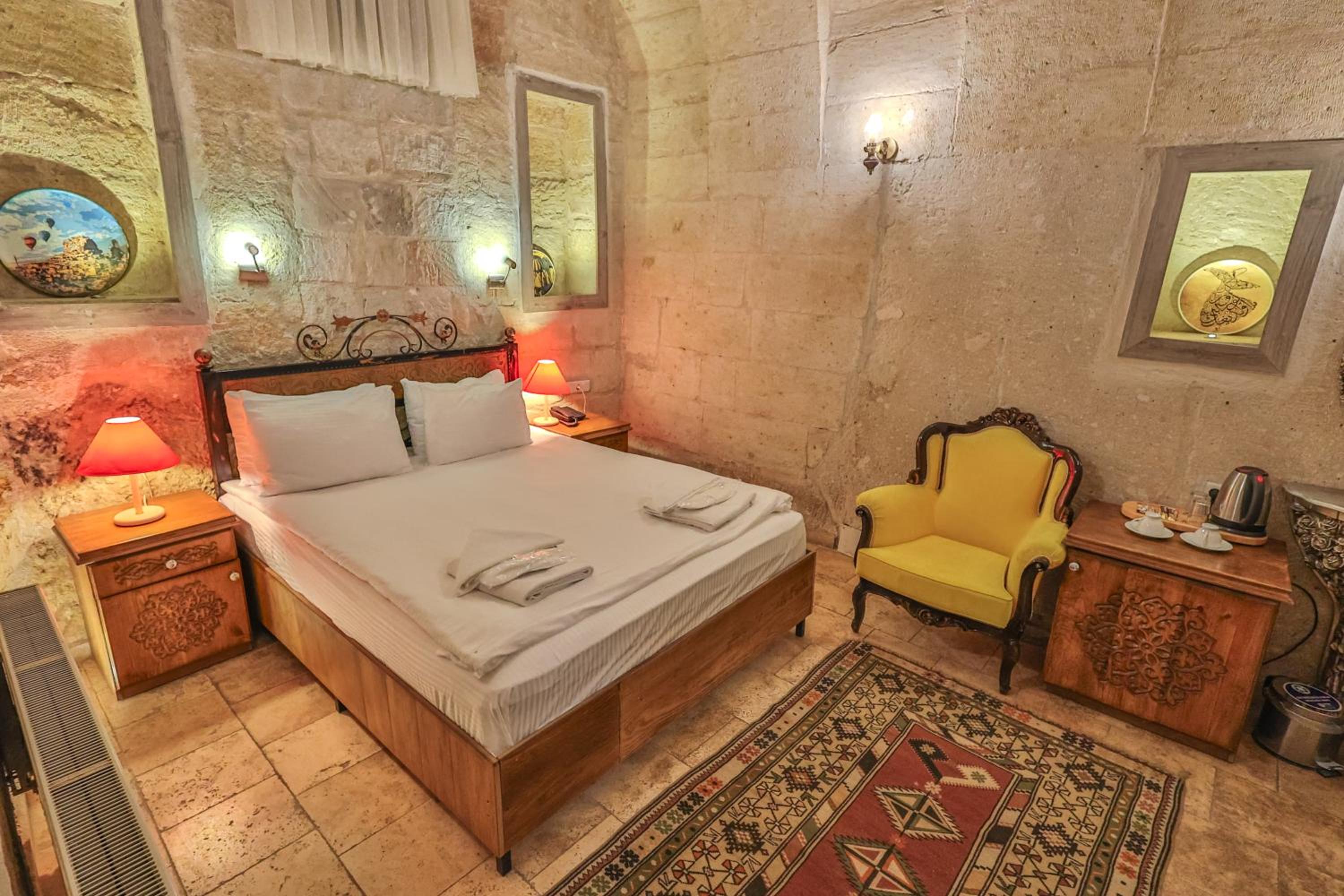 Bedrock Cave Hotel - Image 22