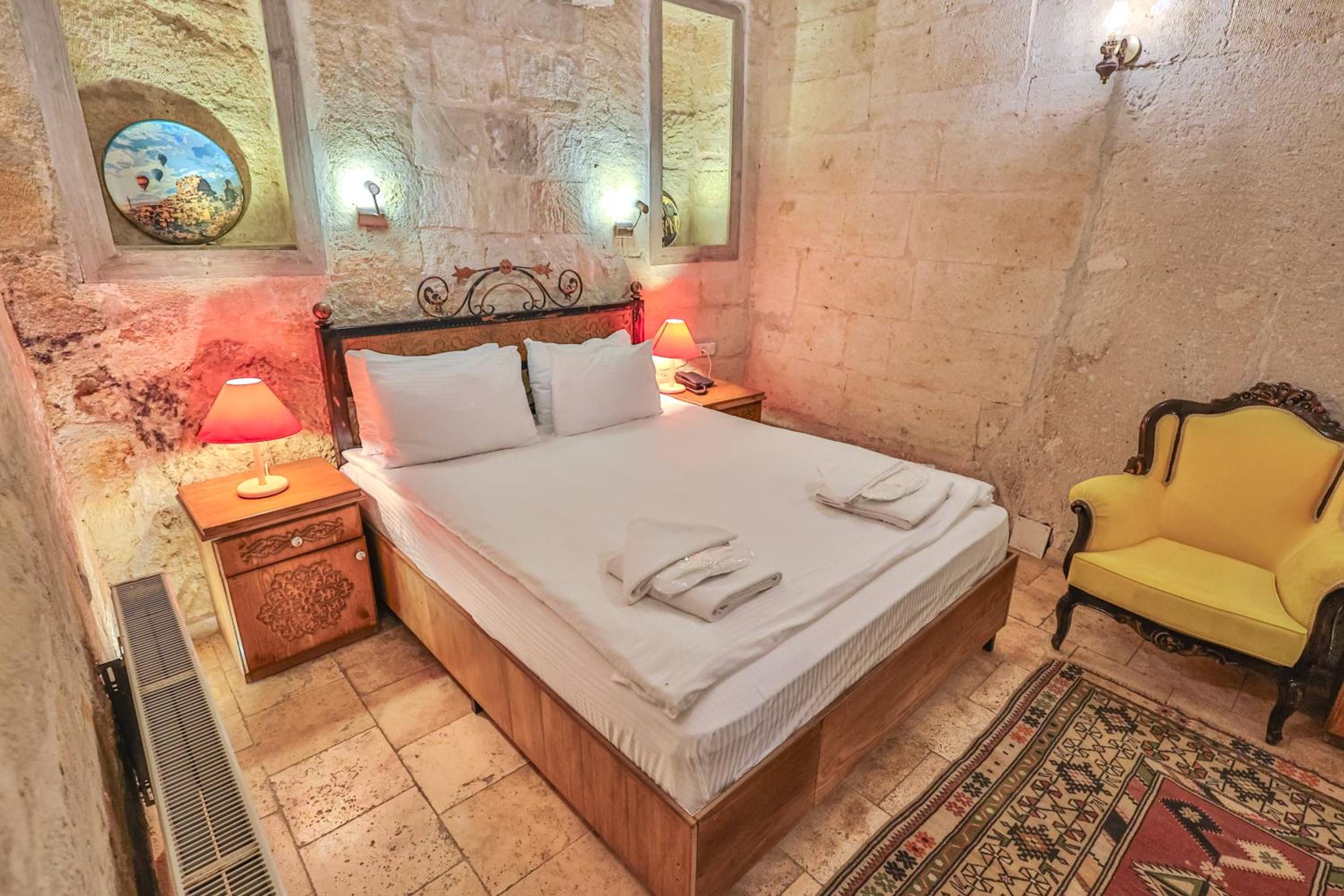 Bedrock Cave Hotel - Image 92