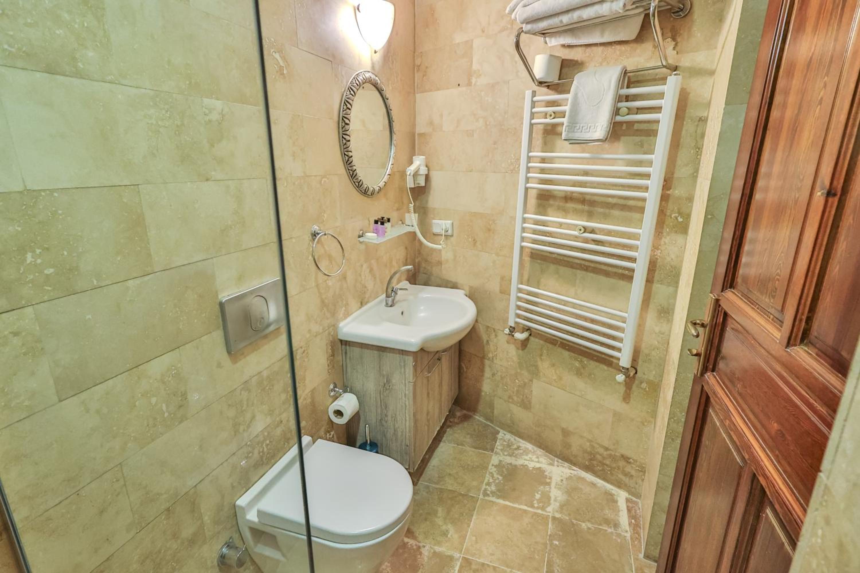 Bedrock Cave Hotel - Image 105