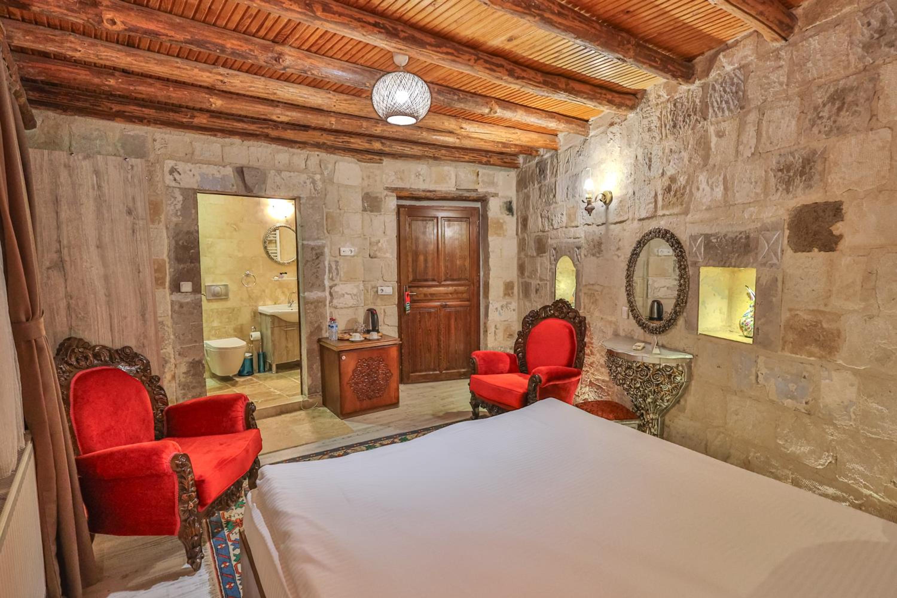 Bedrock Cave Hotel - Image 108