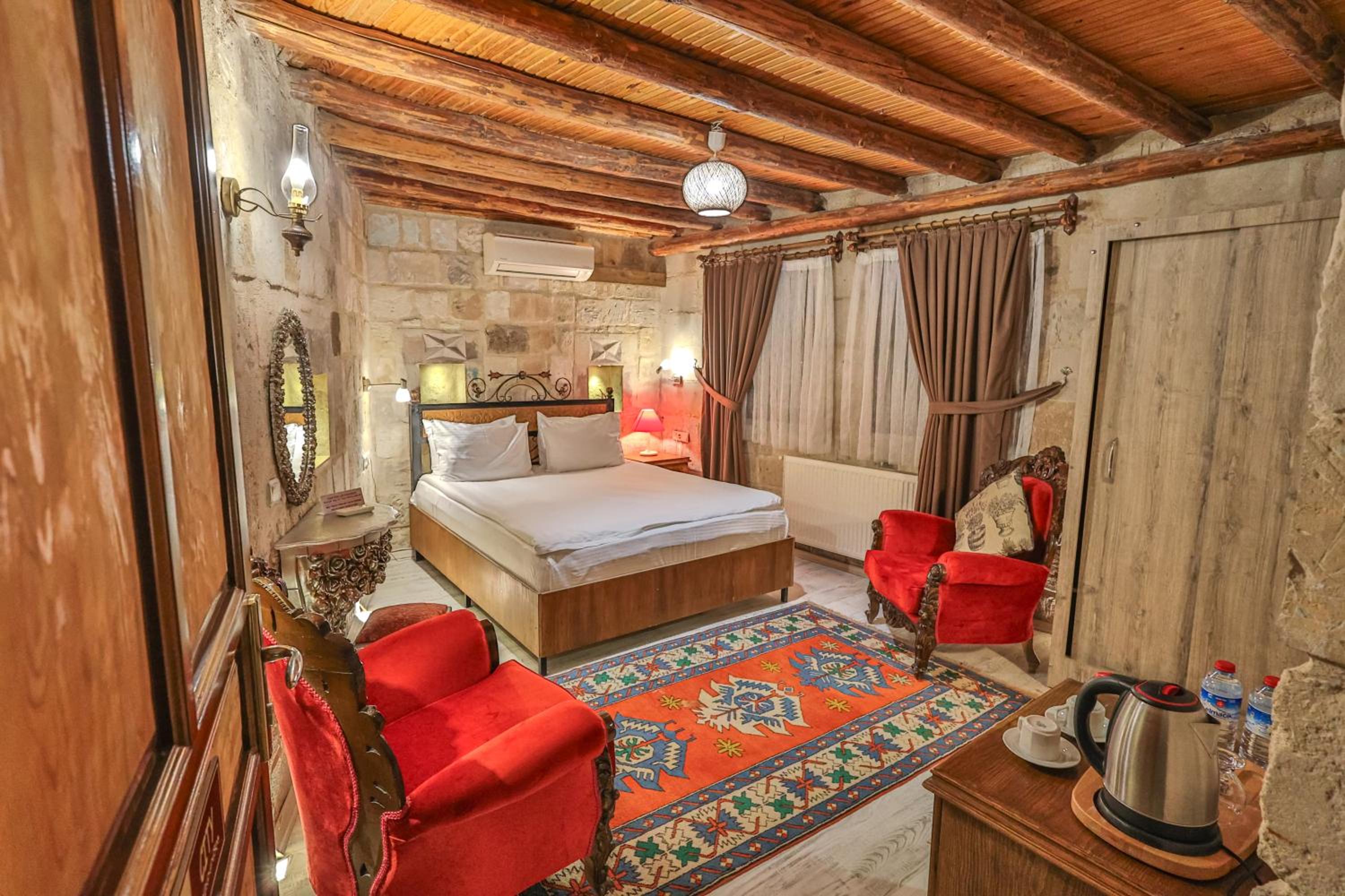 Bedrock Cave Hotel - Image 110