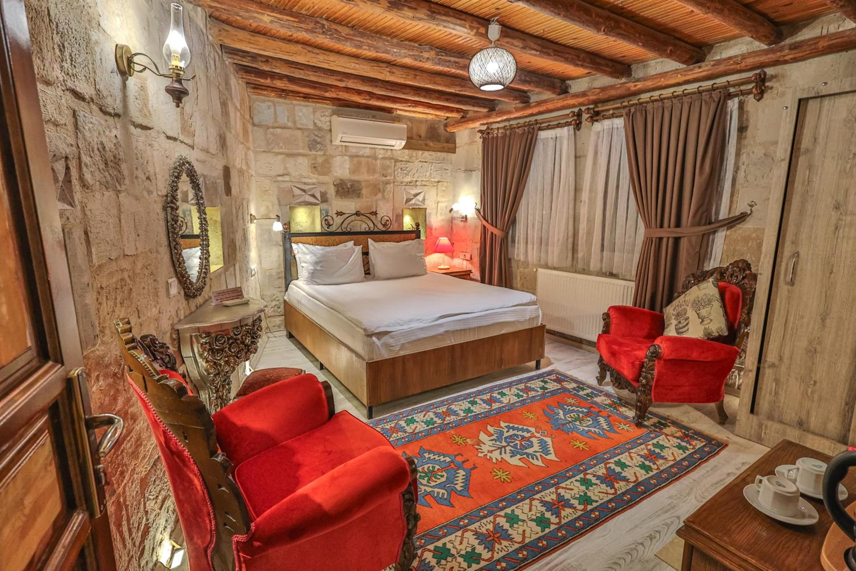 Bedrock Cave Hotel - Image 109