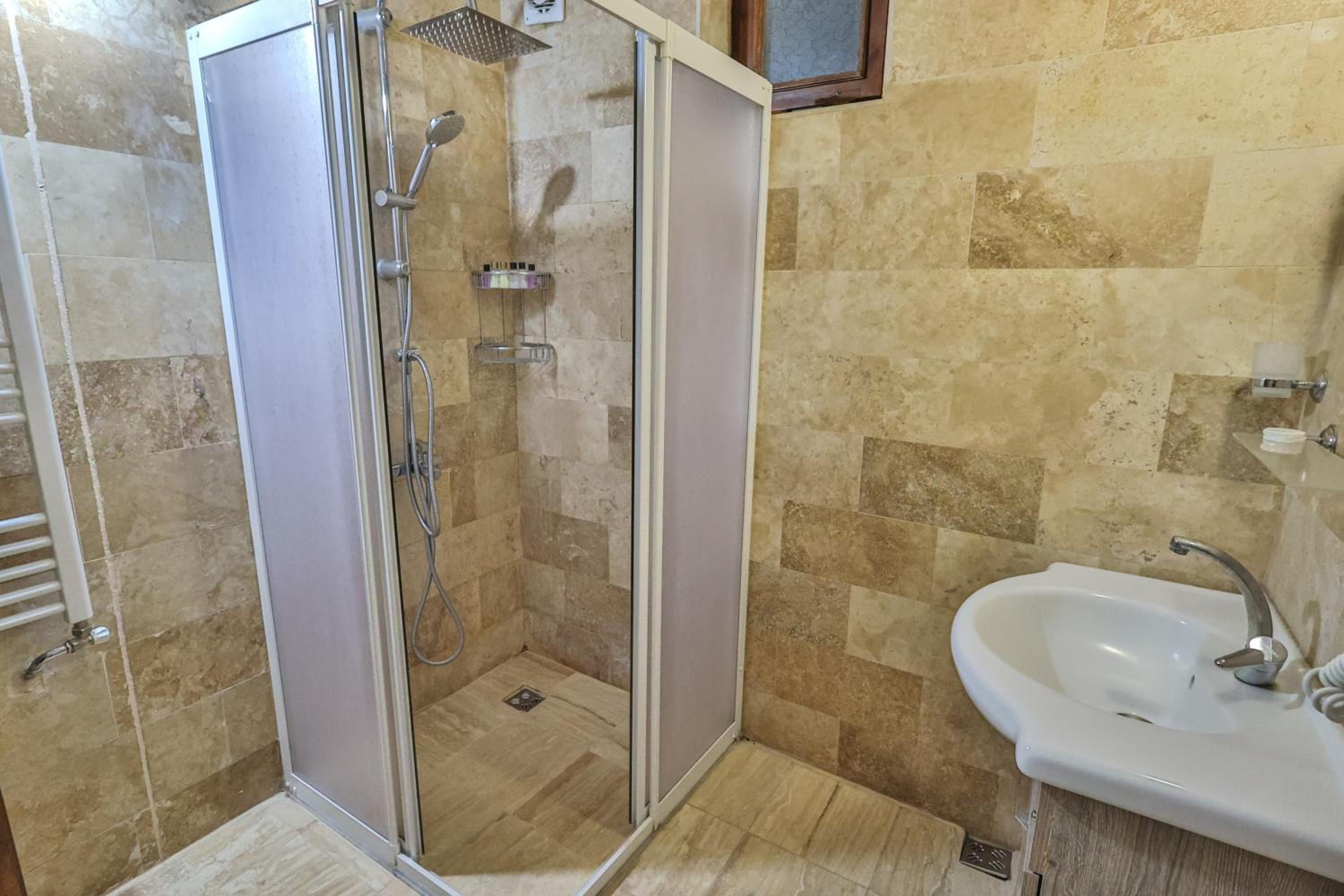 Bedrock Cave Hotel - Image 111