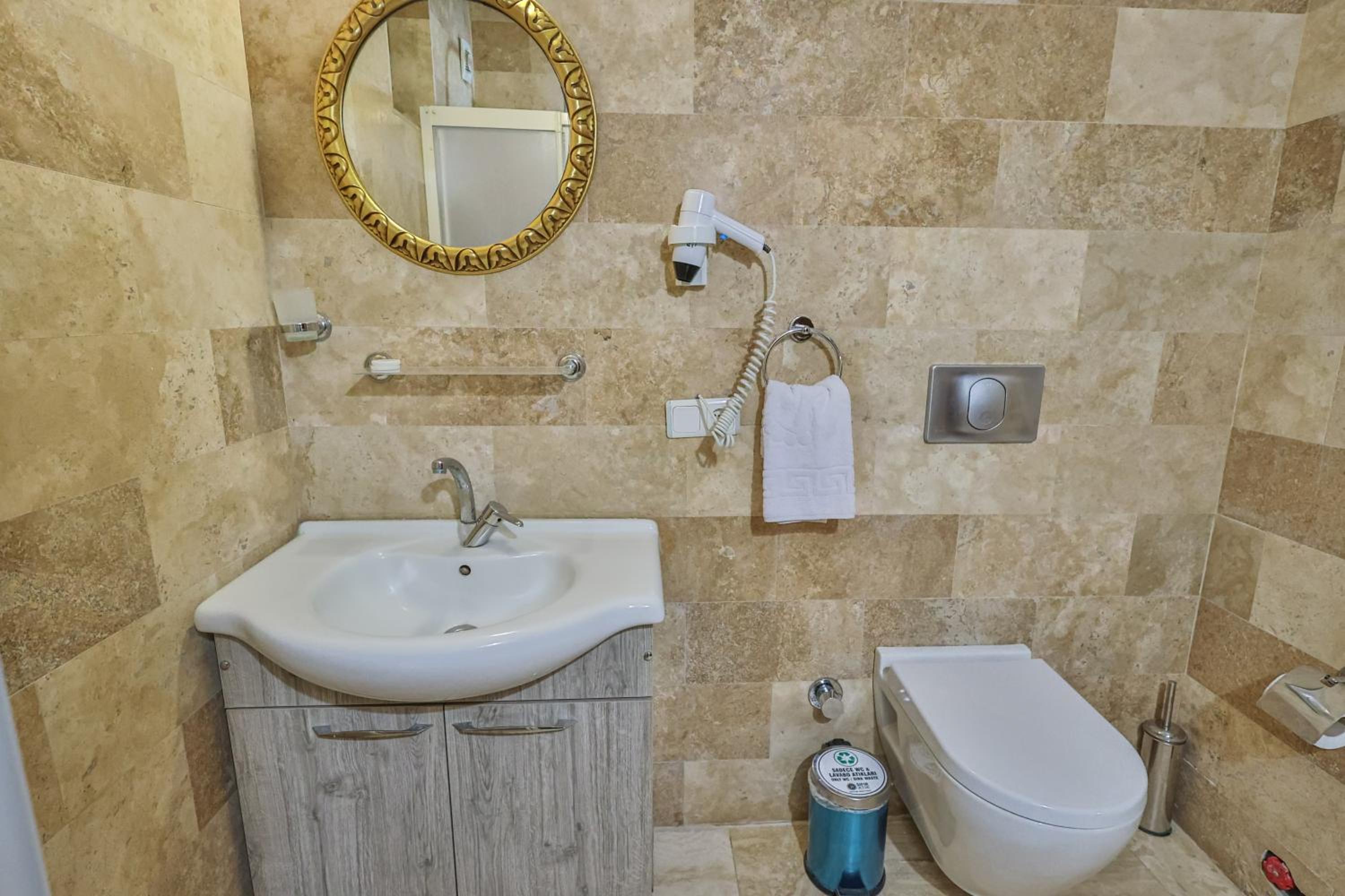 Bedrock Cave Hotel - Image 113