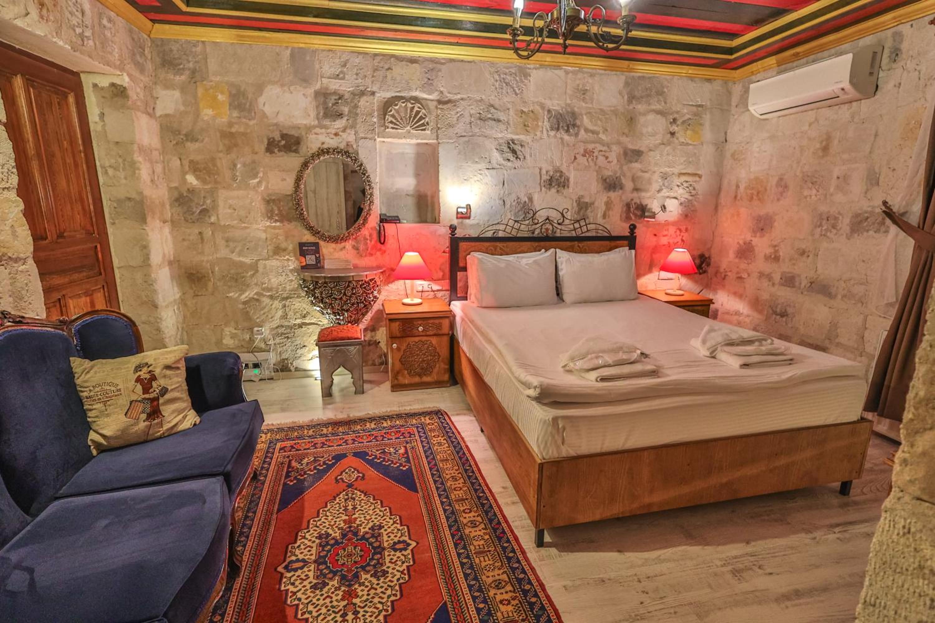 Bedrock Cave Hotel - Image 94