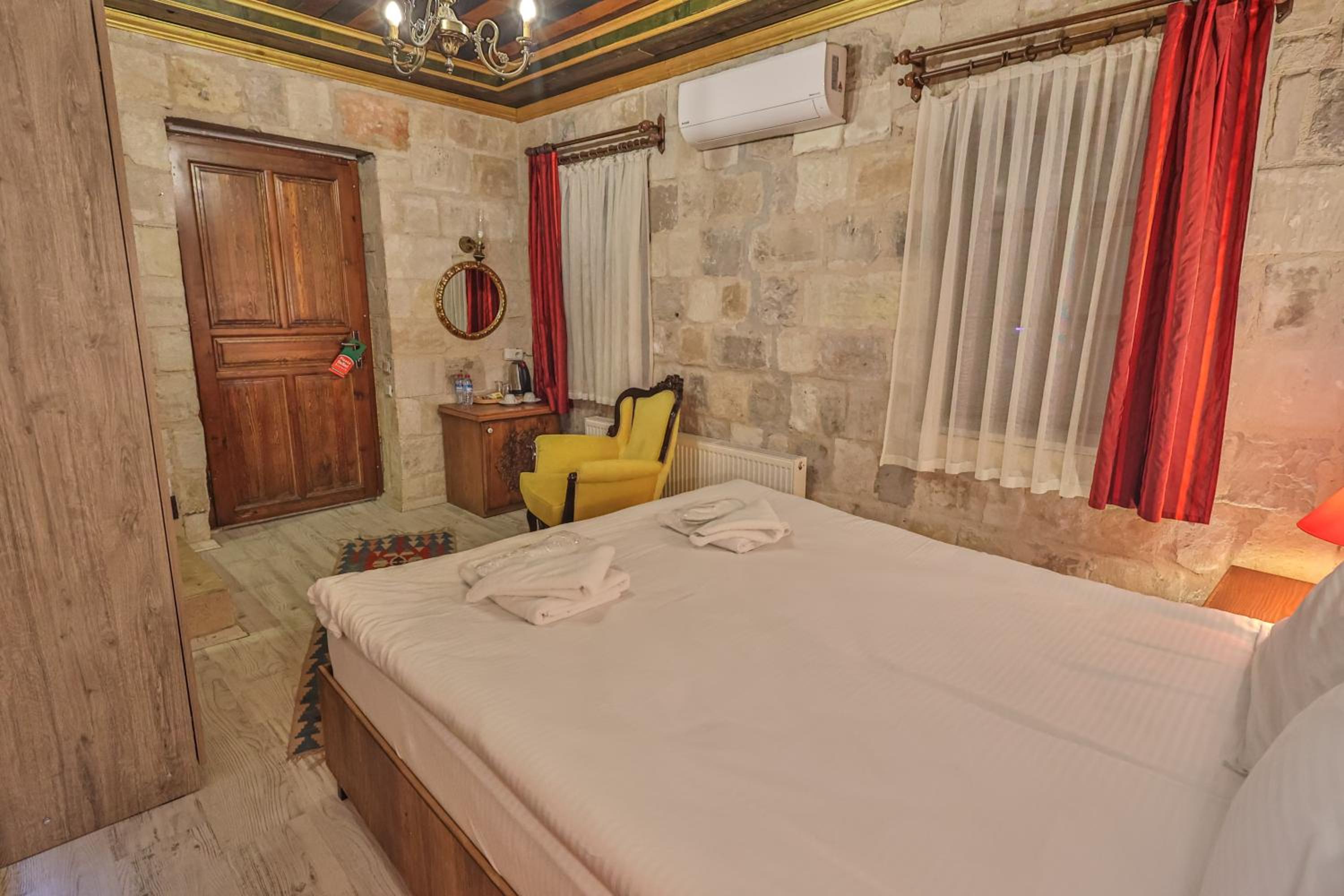 Bedrock Cave Hotel - Image 32