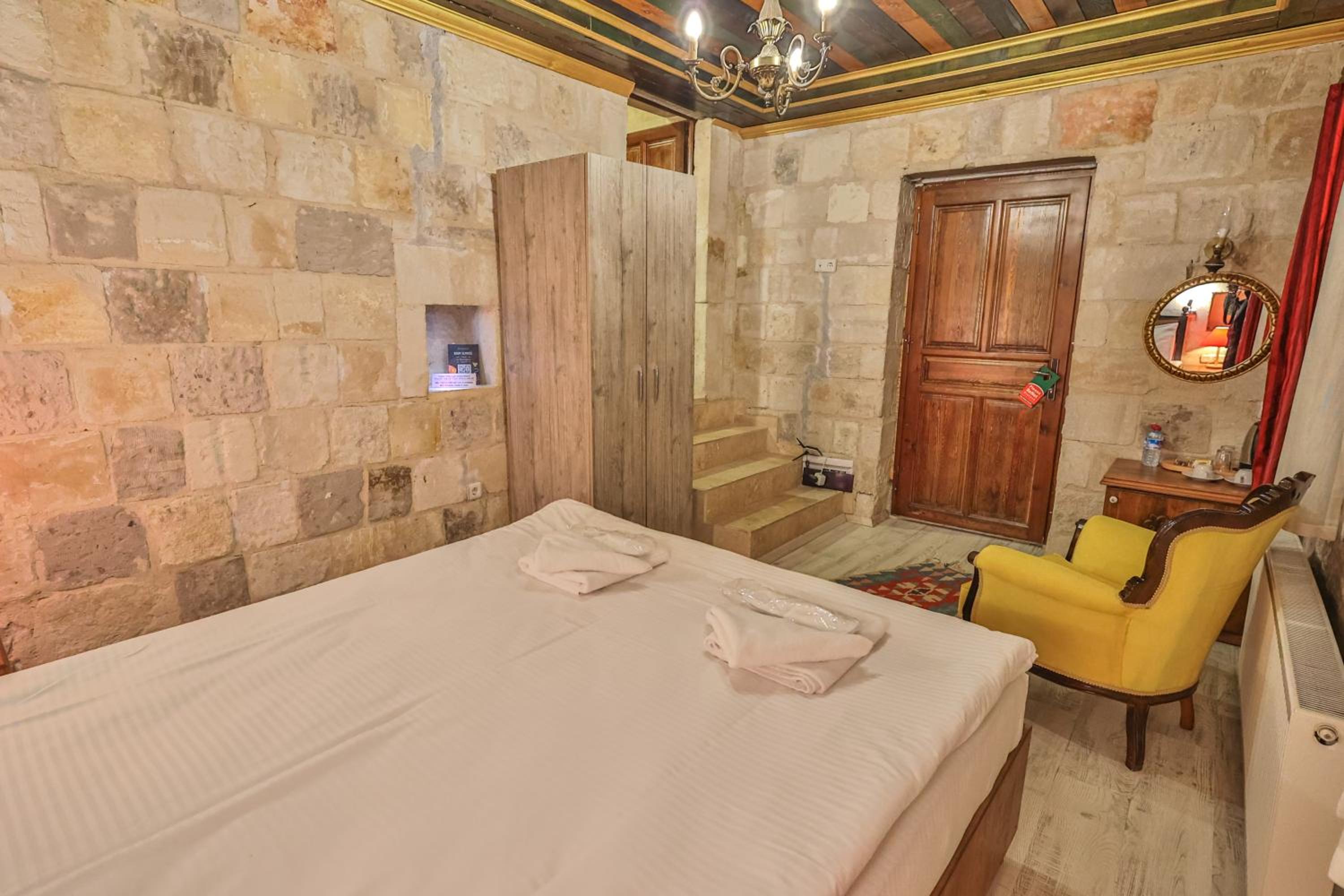 Bedrock Cave Hotel - Image 31