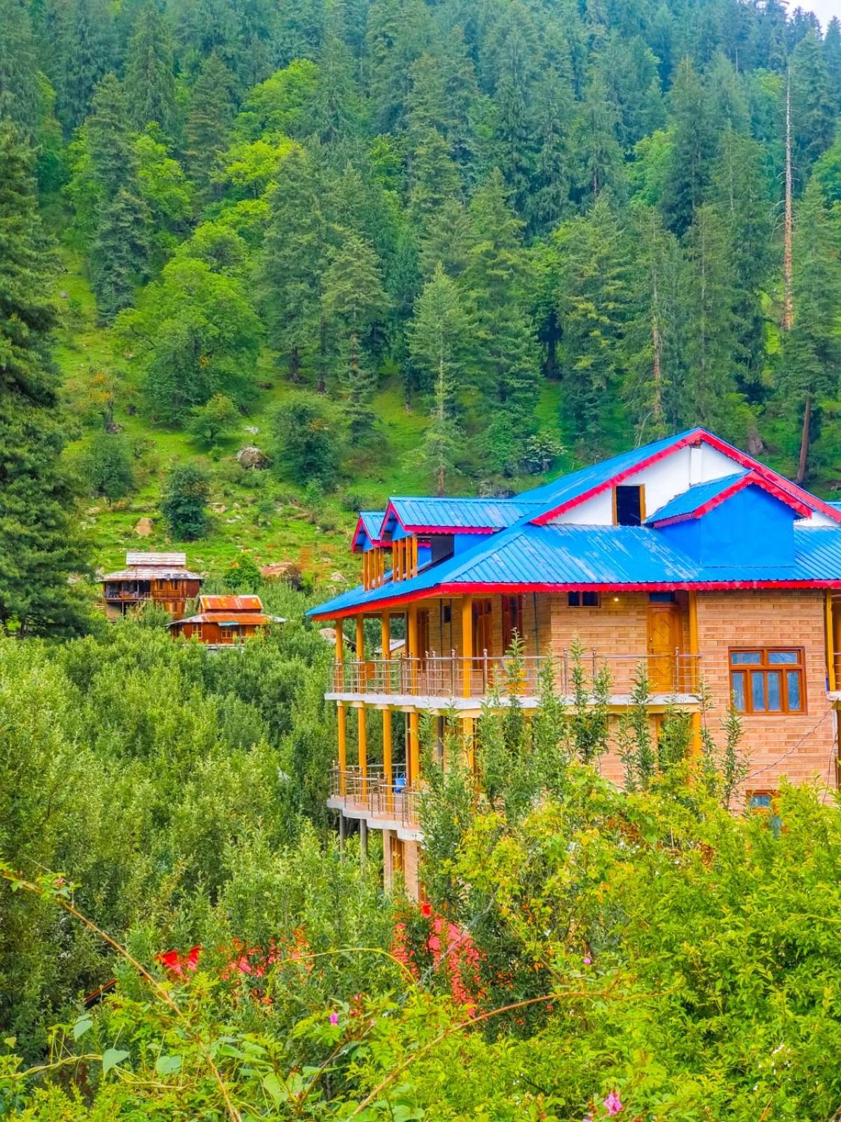New Brahma Cafe Guest House view 4