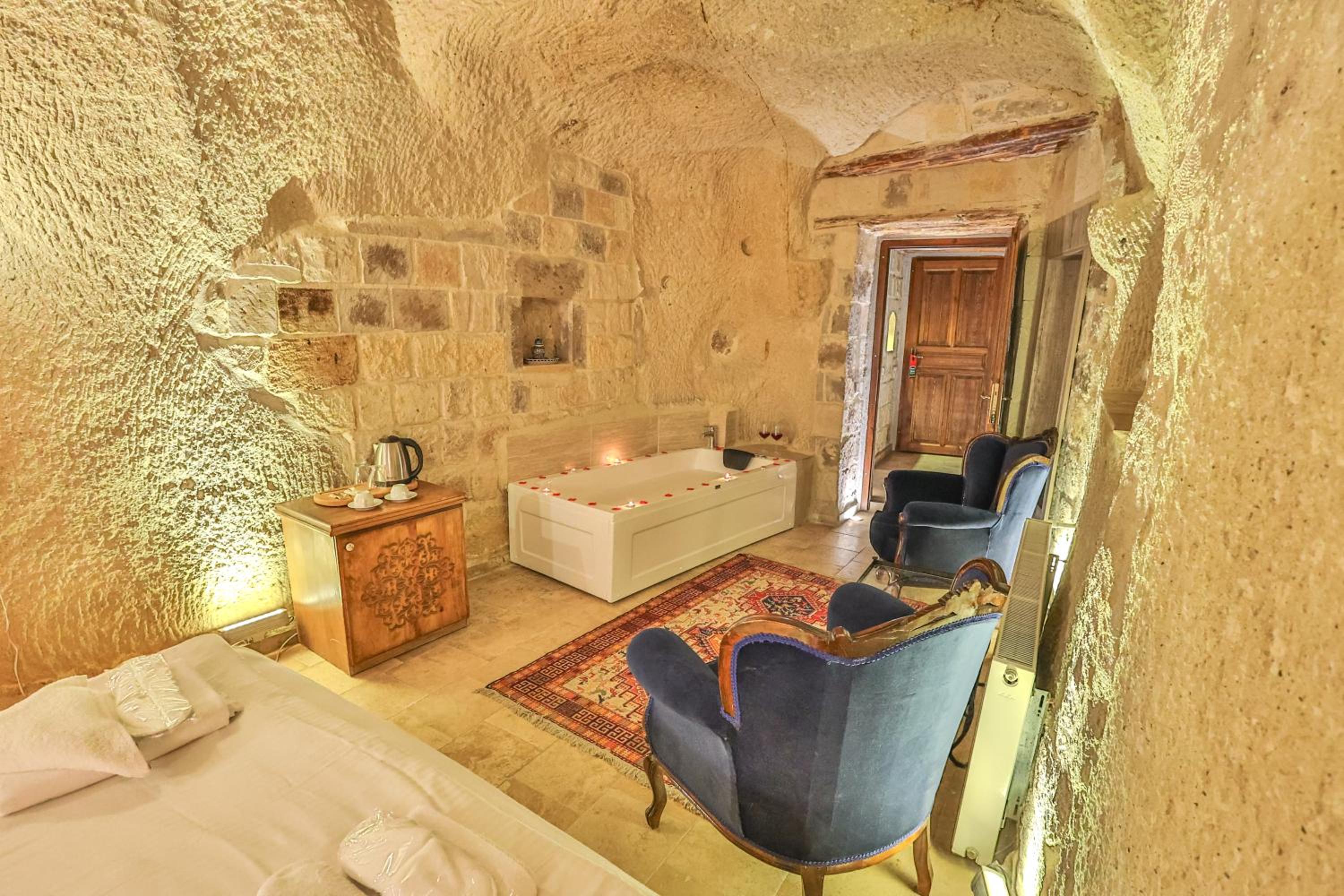 Bedrock Cave Hotel - Image 50