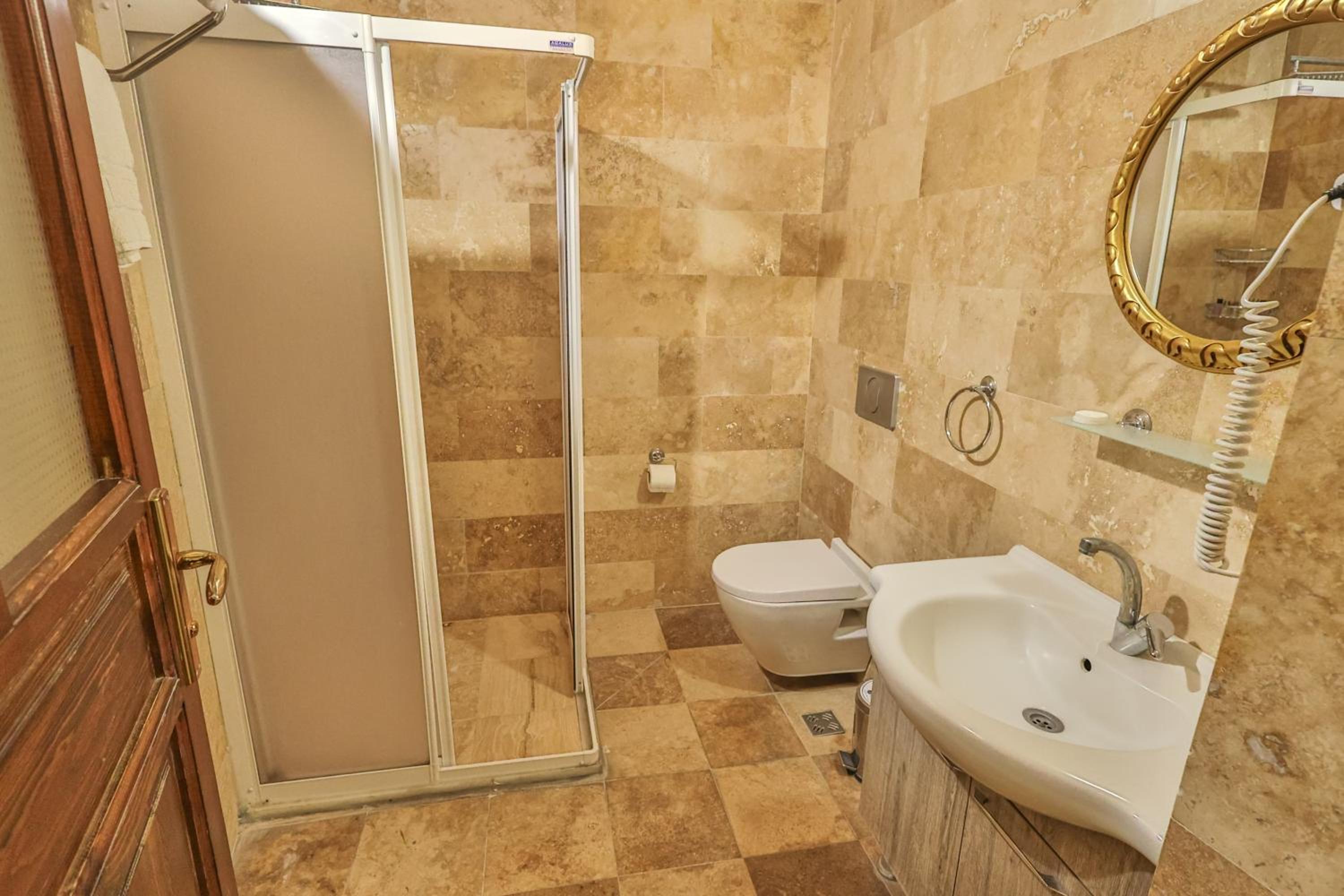 Bedrock Cave Hotel - Image 51