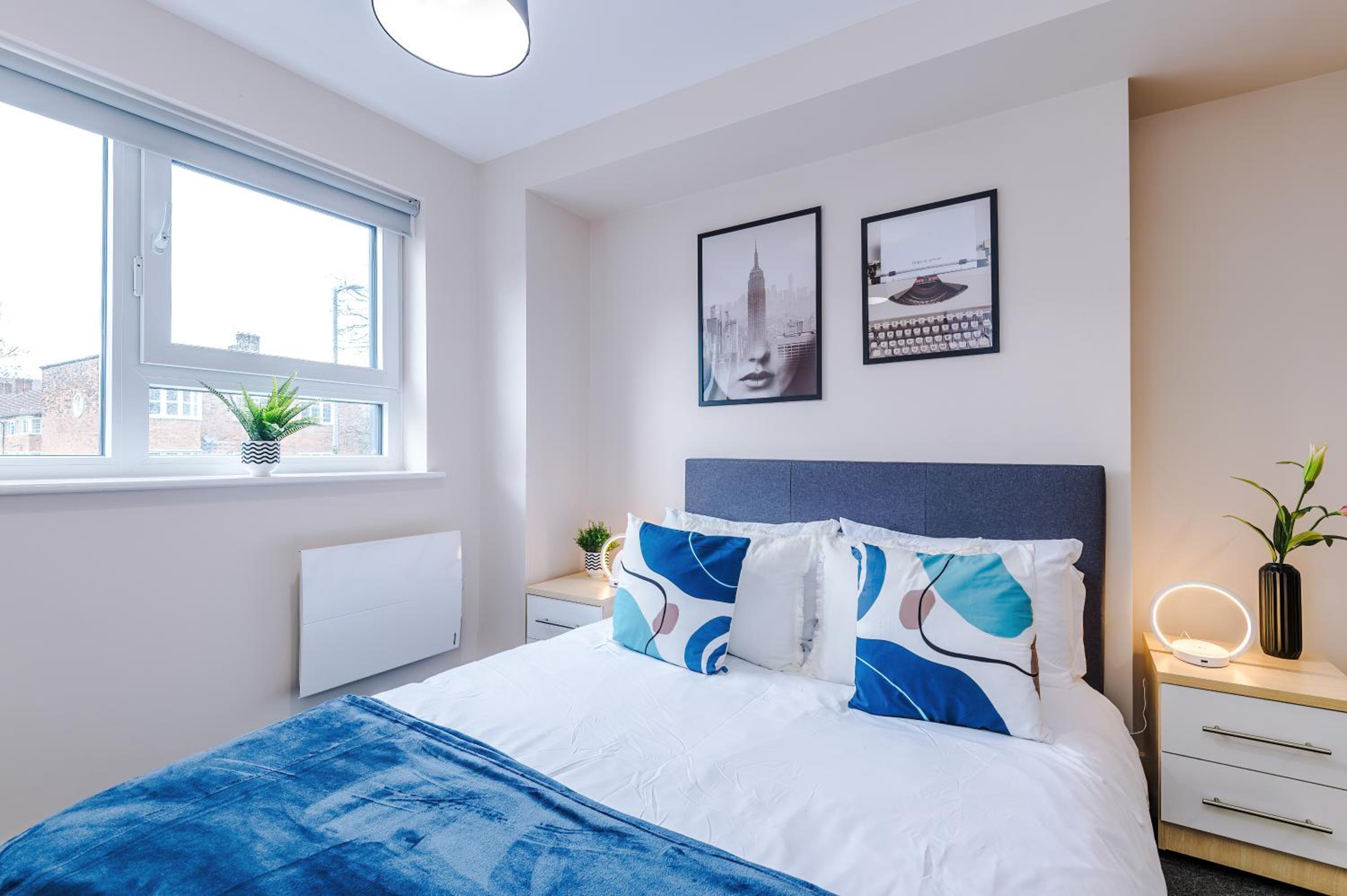 Deluxe 2 Bedroom 2 Bathroom Apartment - Free Secure Parking view 3