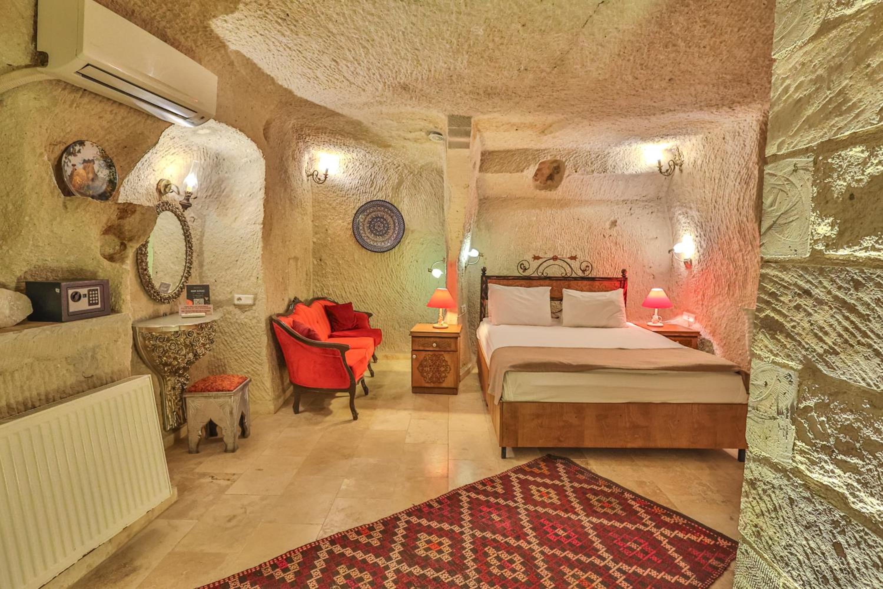 Bedrock Cave Hotel - Image 117