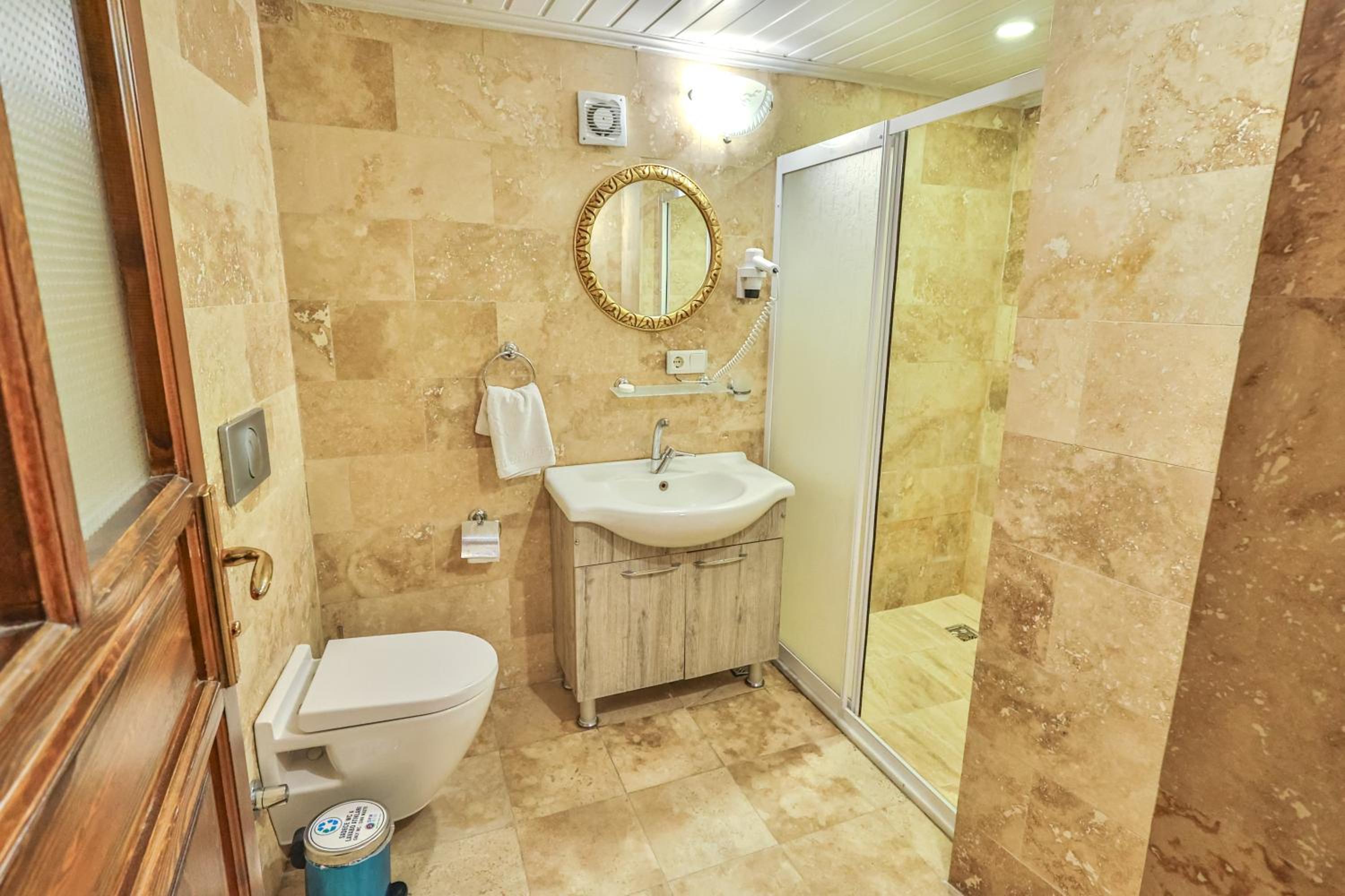 Bedrock Cave Hotel - Image 120