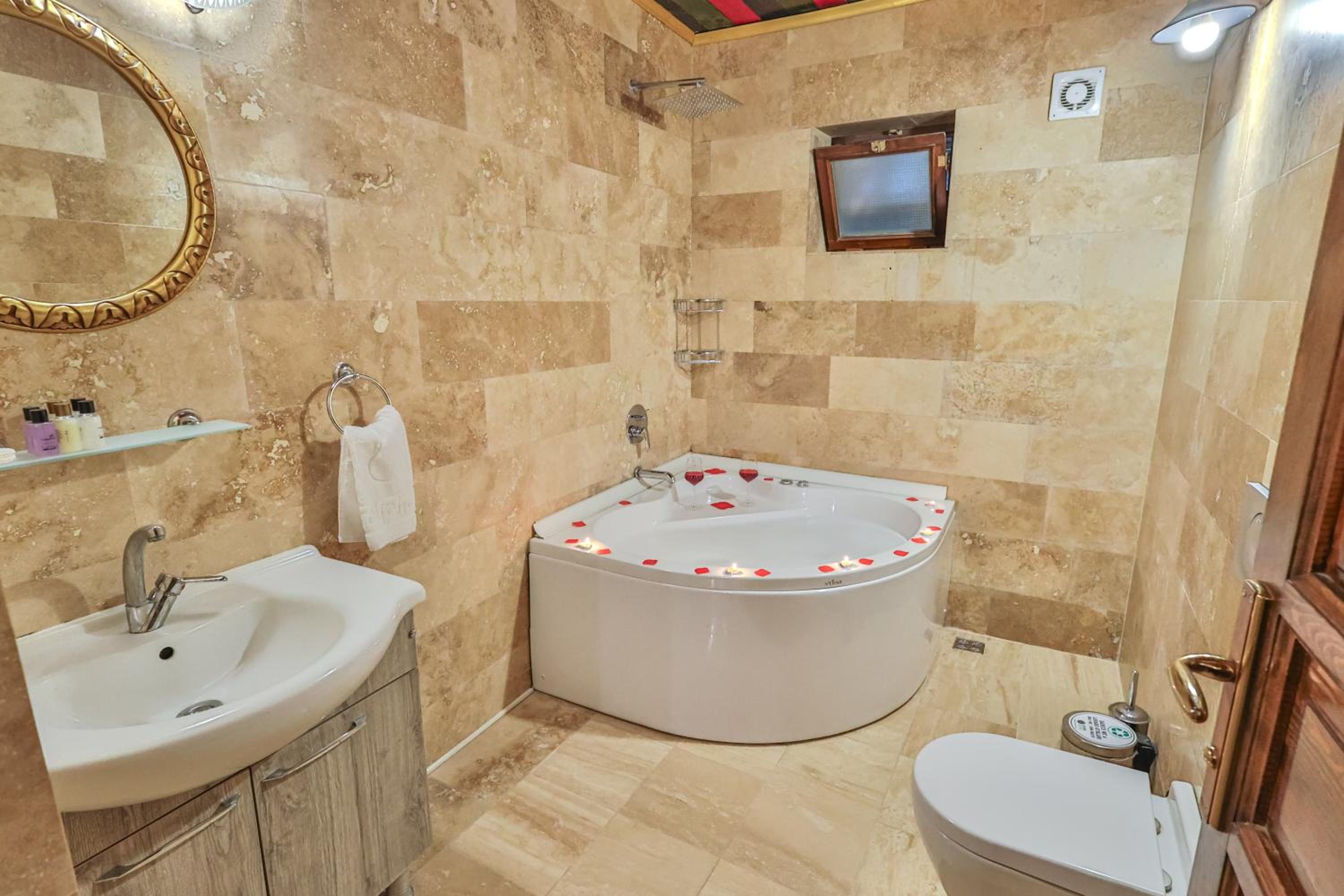 Bedrock Cave Hotel - Image 149