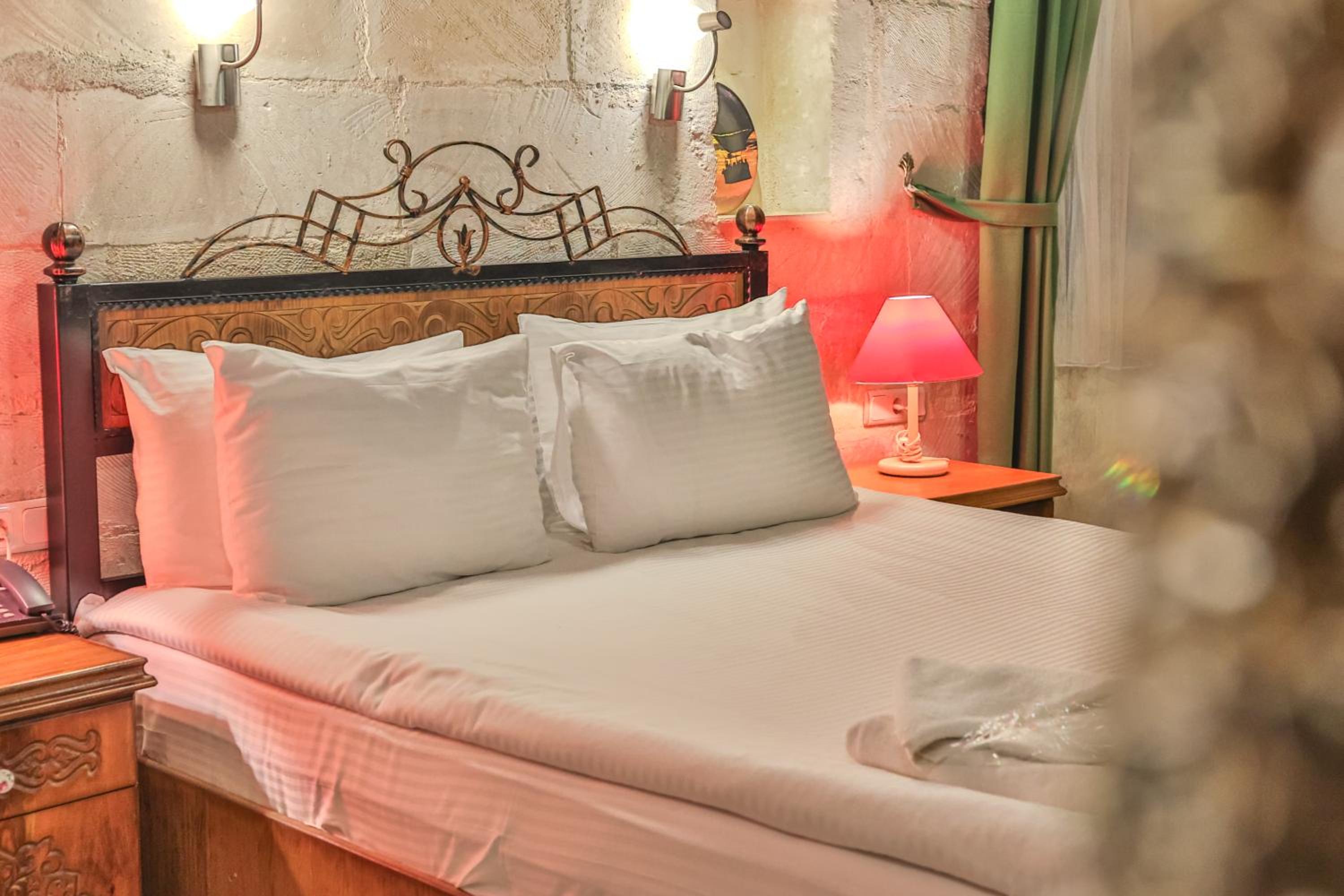 Bedrock Cave Hotel - Image 150