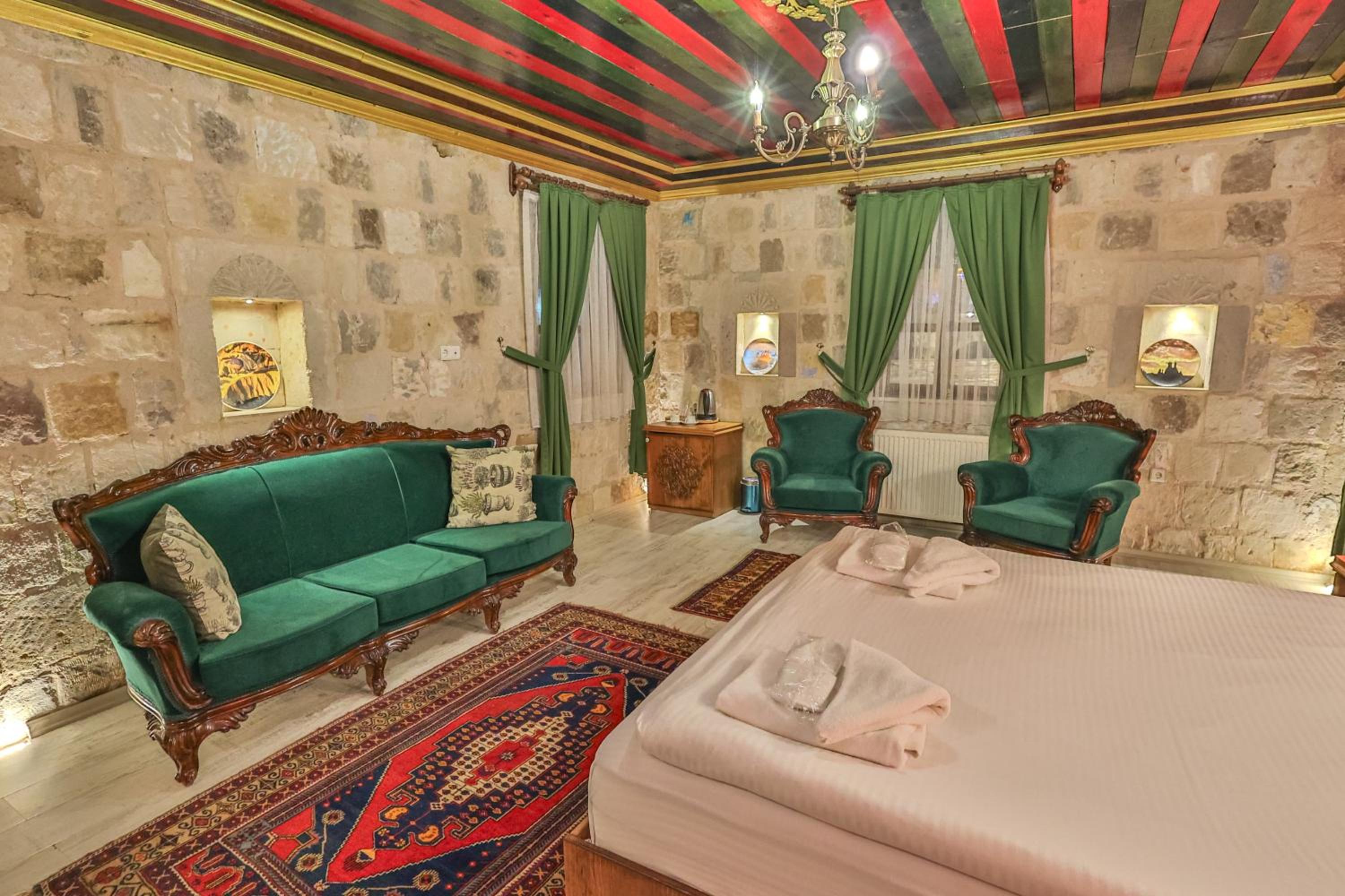 Bedrock Cave Hotel - Image 152