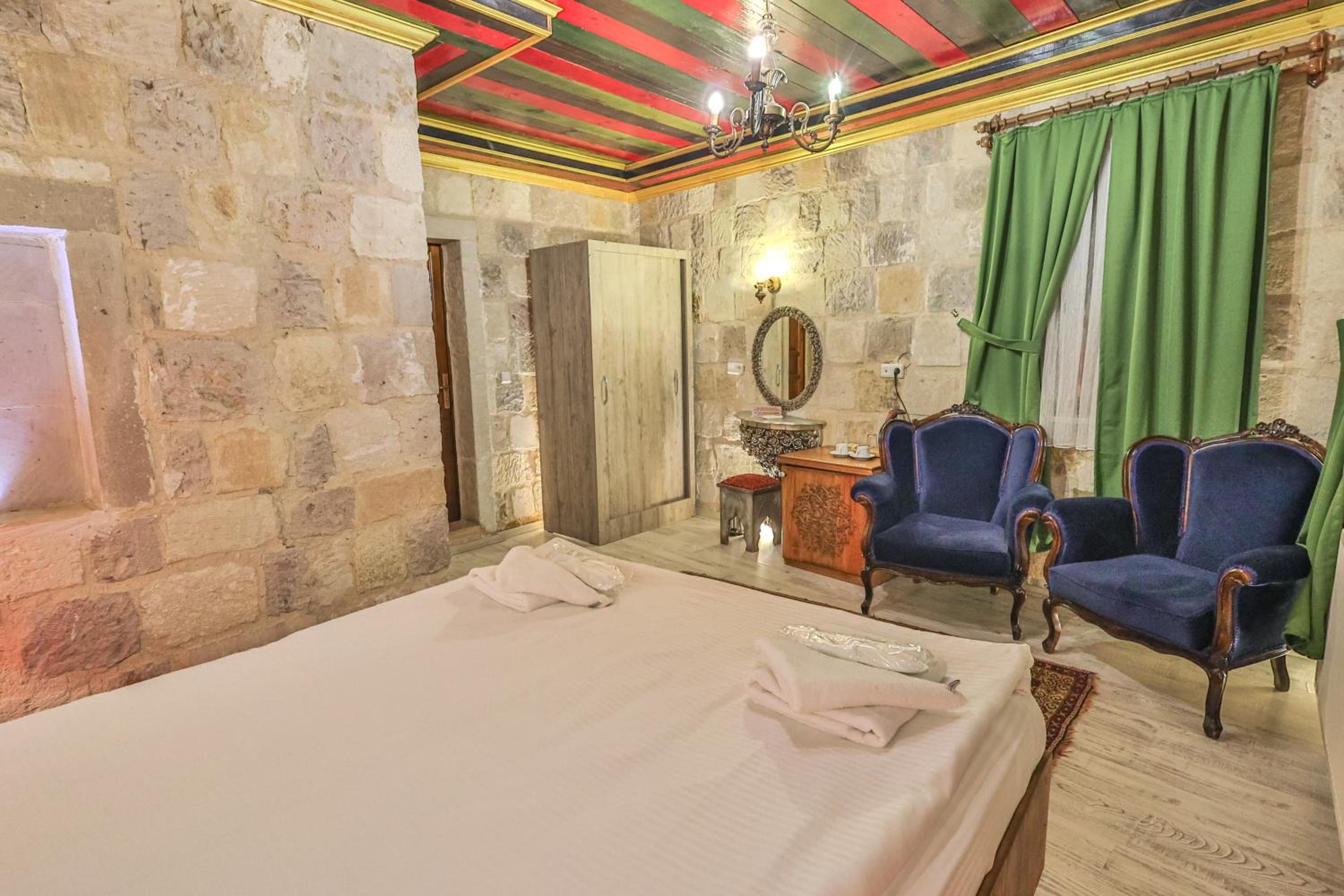 Bedrock Cave Hotel - Image 161