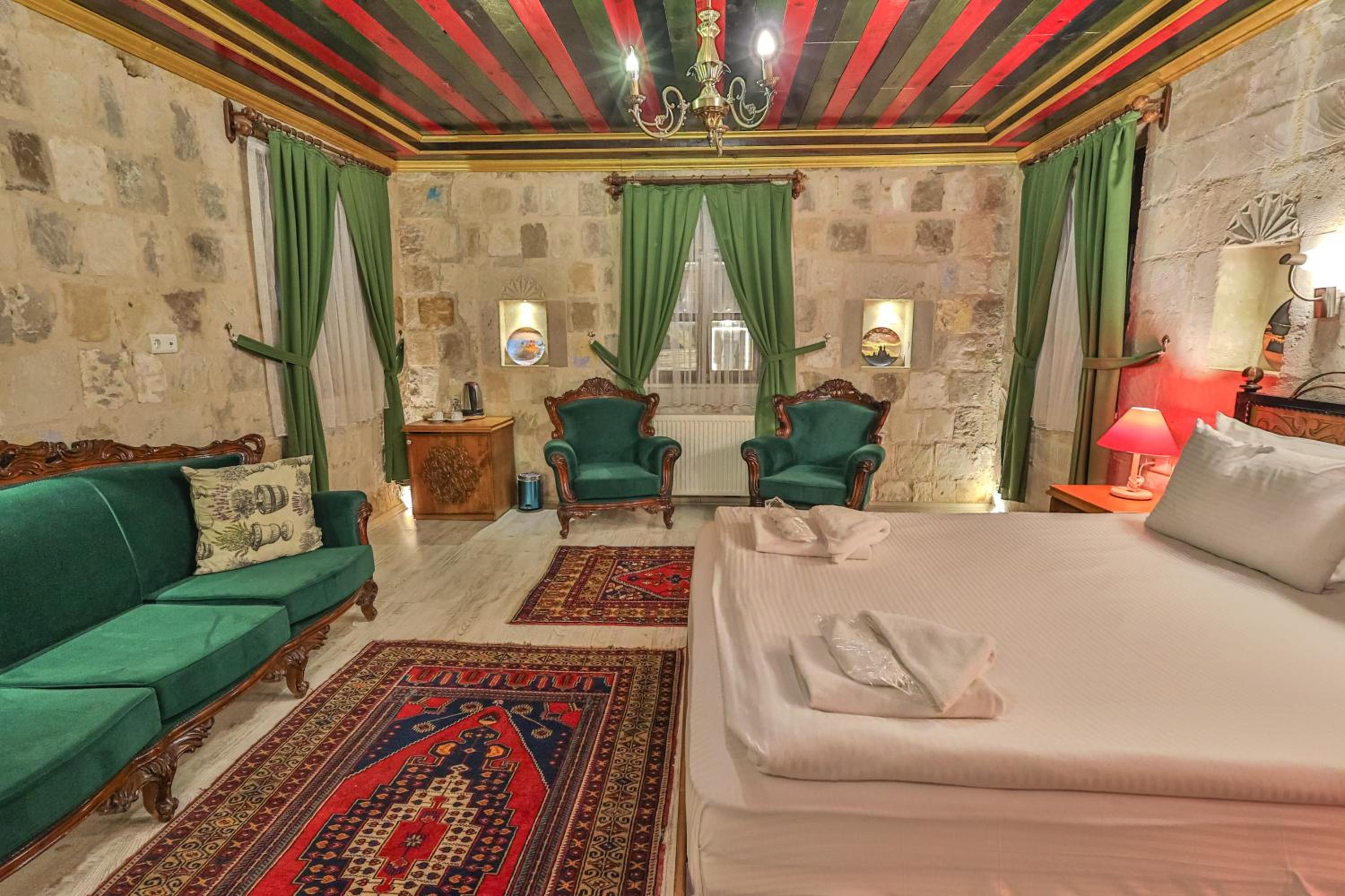 Bedrock Cave Hotel - Image 154